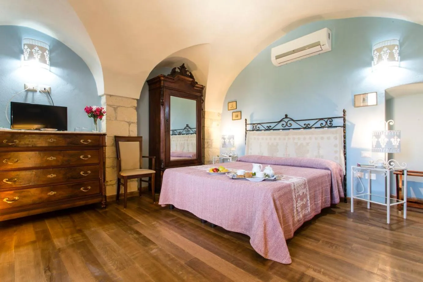 View (from property/room), Bed in Hotel Villa Gli Asfodeli