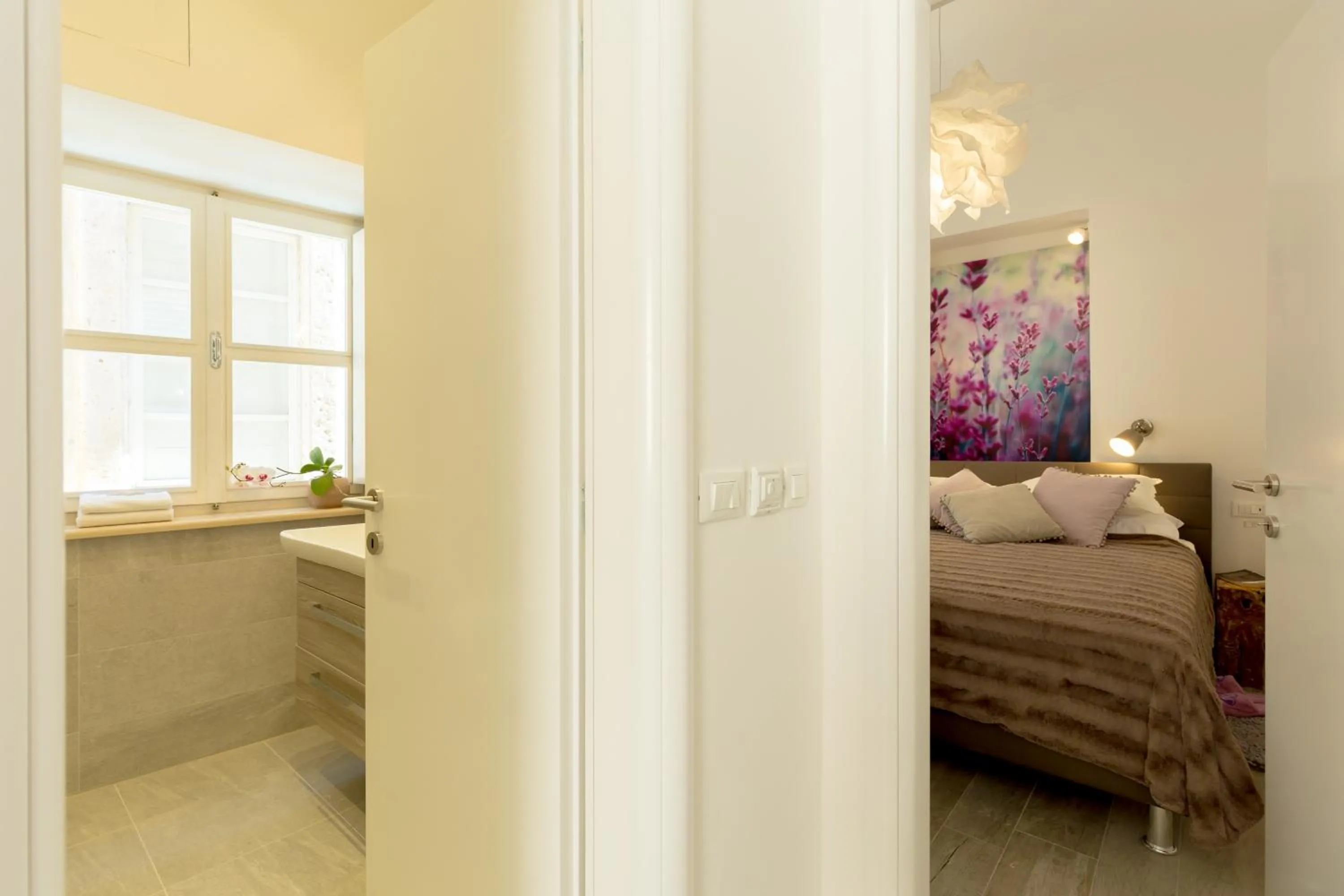 Bathroom, Bed in Hedera Estate, Hedera A2