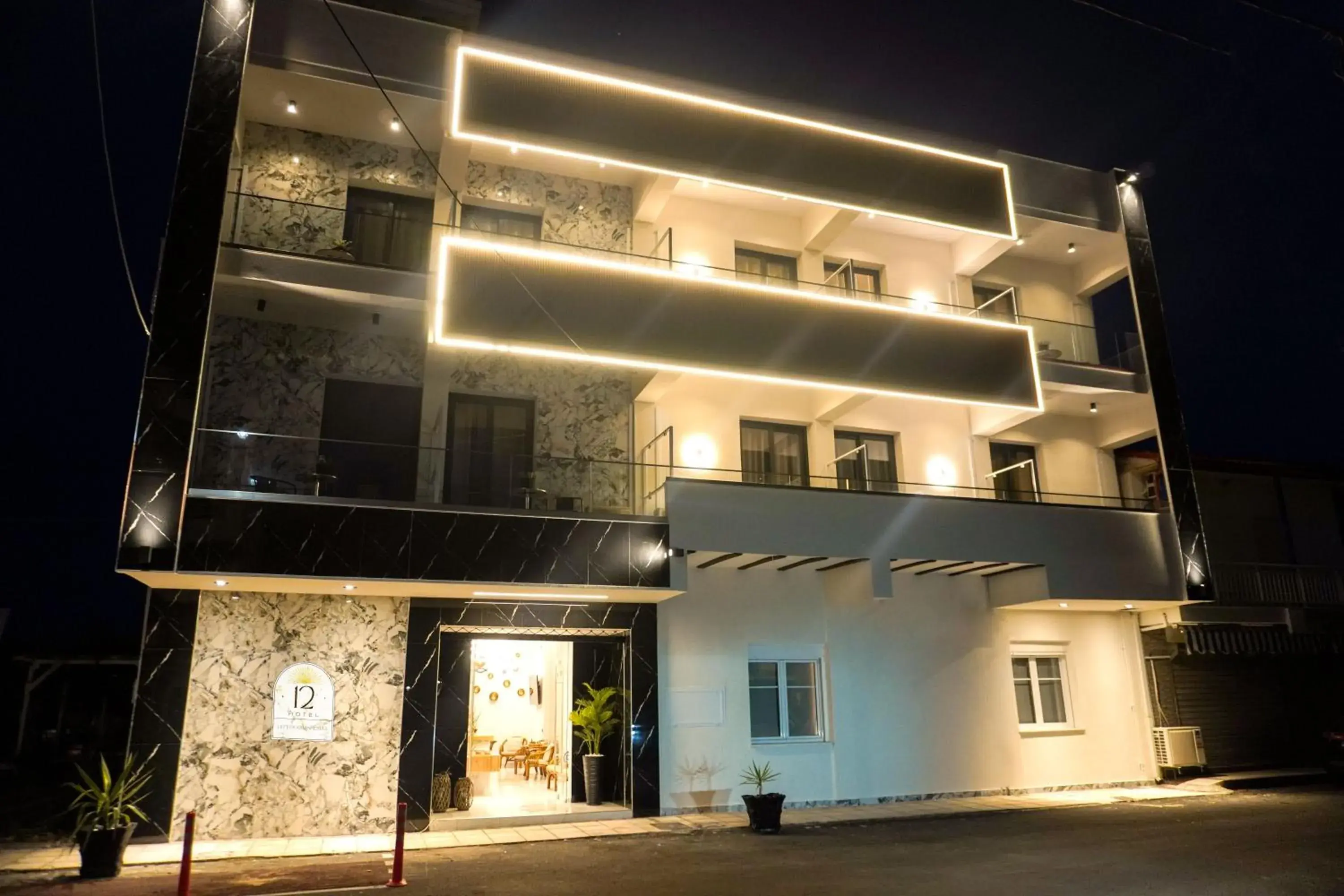 Hotel12 Hotel12
