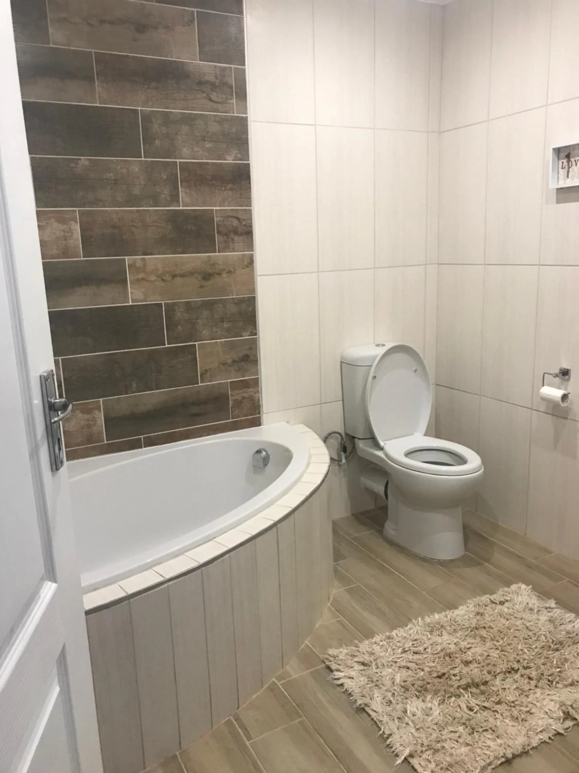 Bathroom in La Benroy