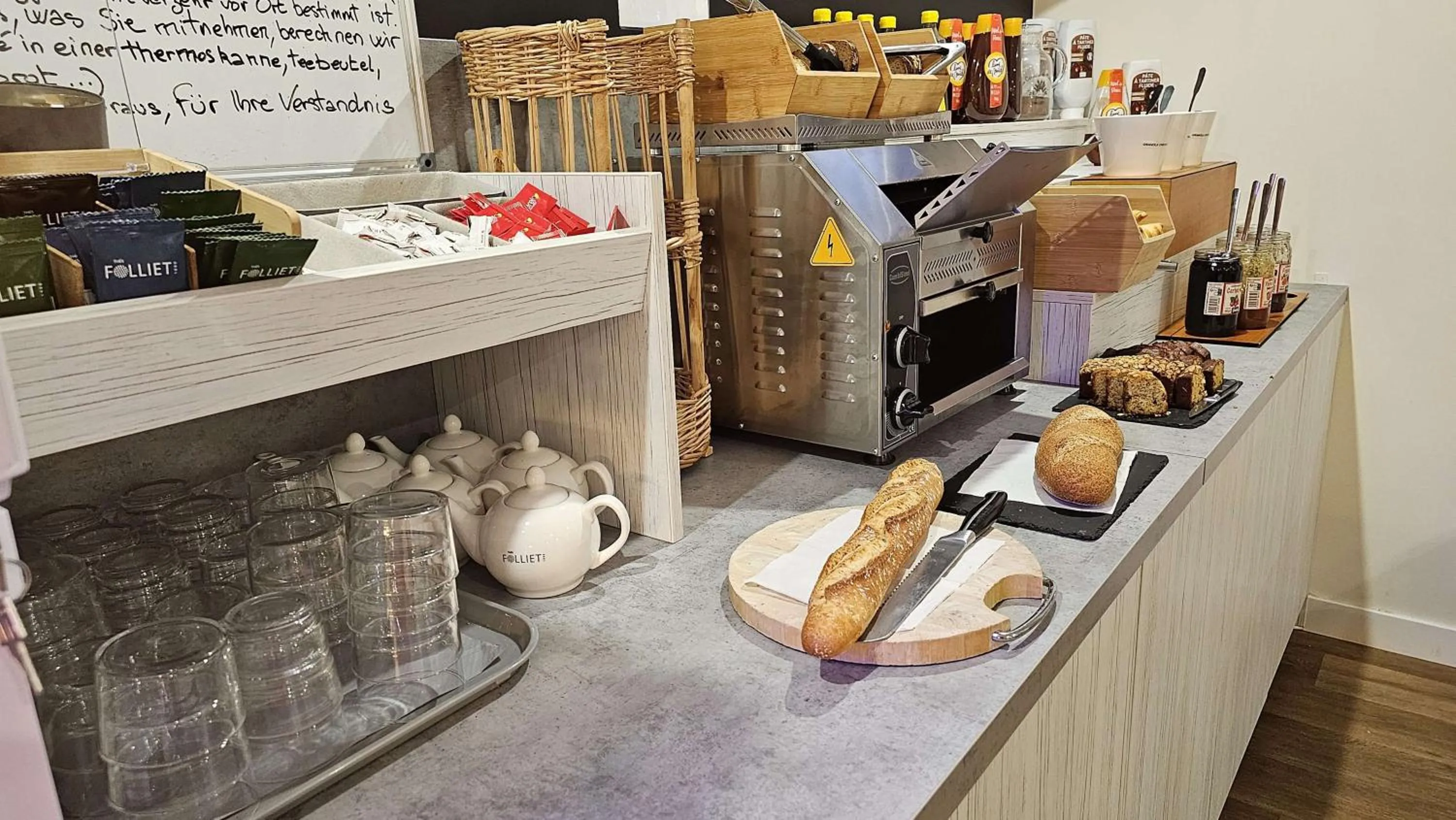 Breakfast in Brit Hotel Plaisance A9/A61