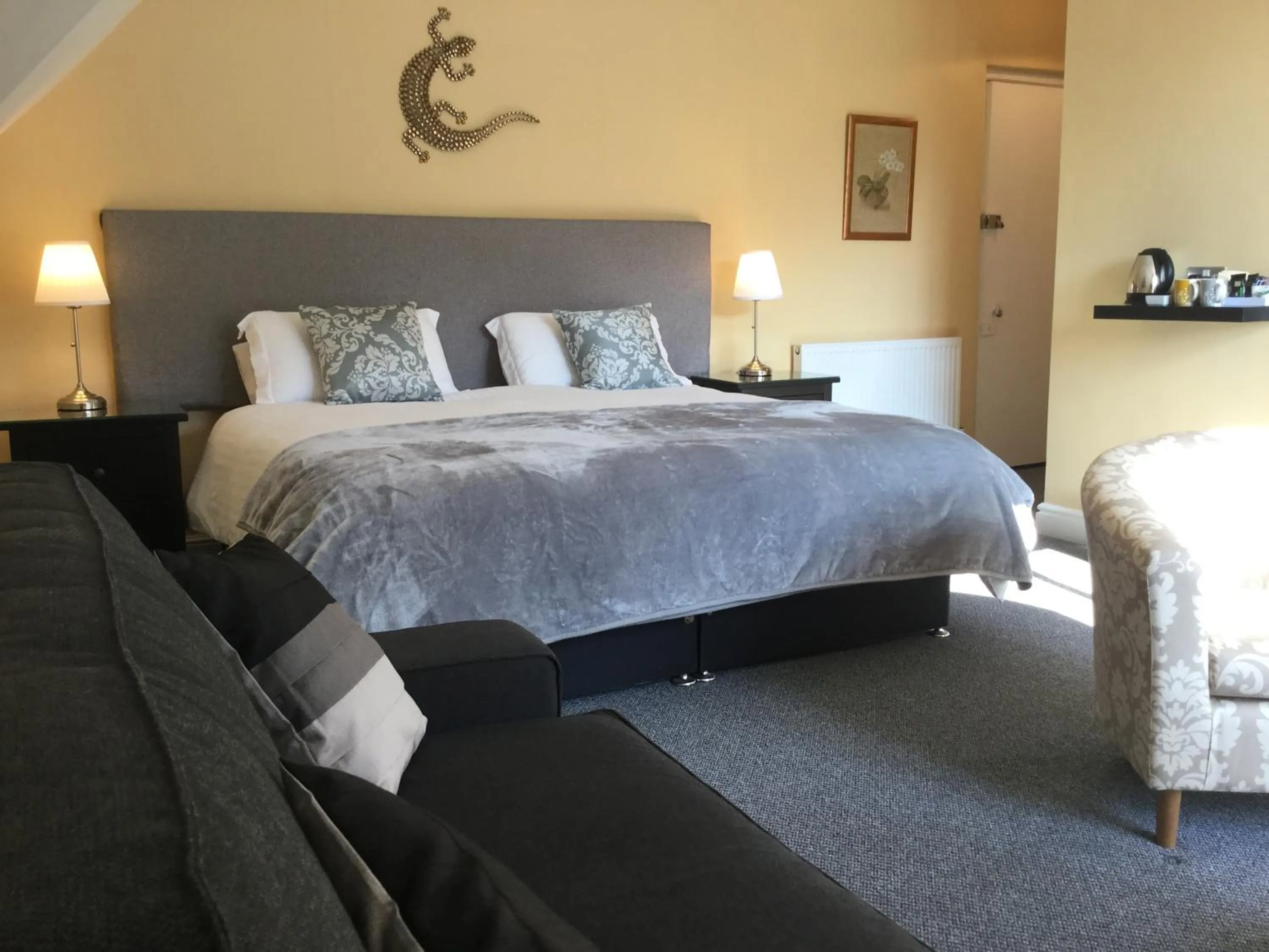 Shower, Bed in Elton Guest House