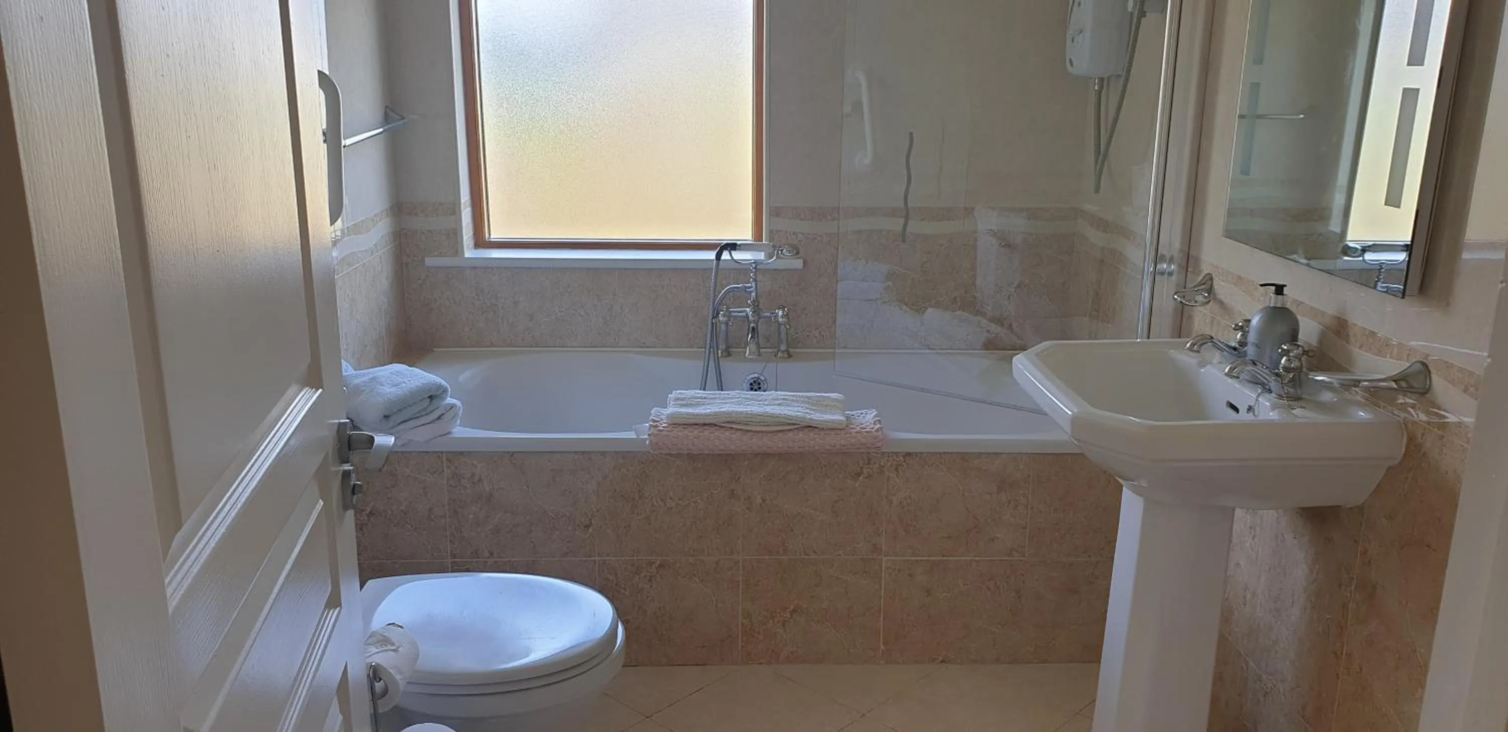 Bath in Knightsbrook Guesthouse