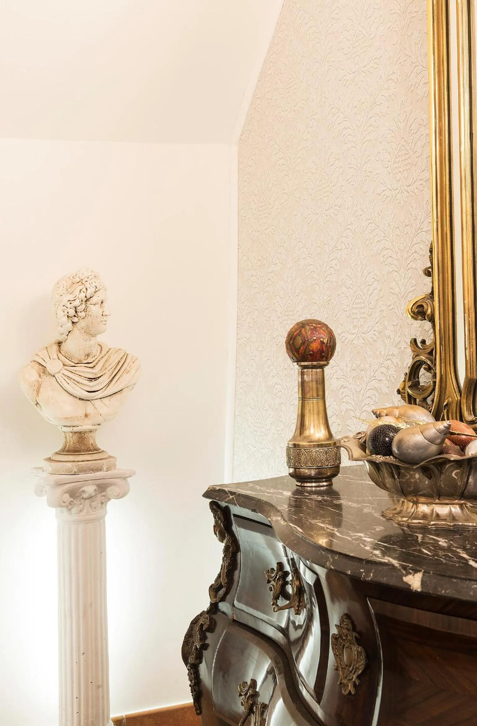 Decorative detail in Palazzo Castelleschi