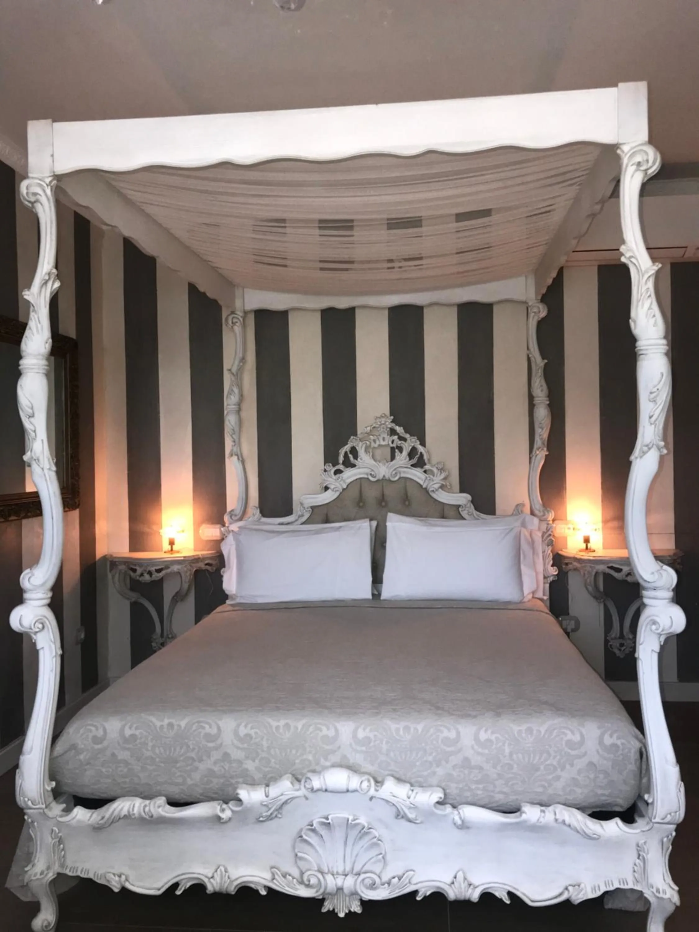 Bed in La Zarabba Boutique Hotel