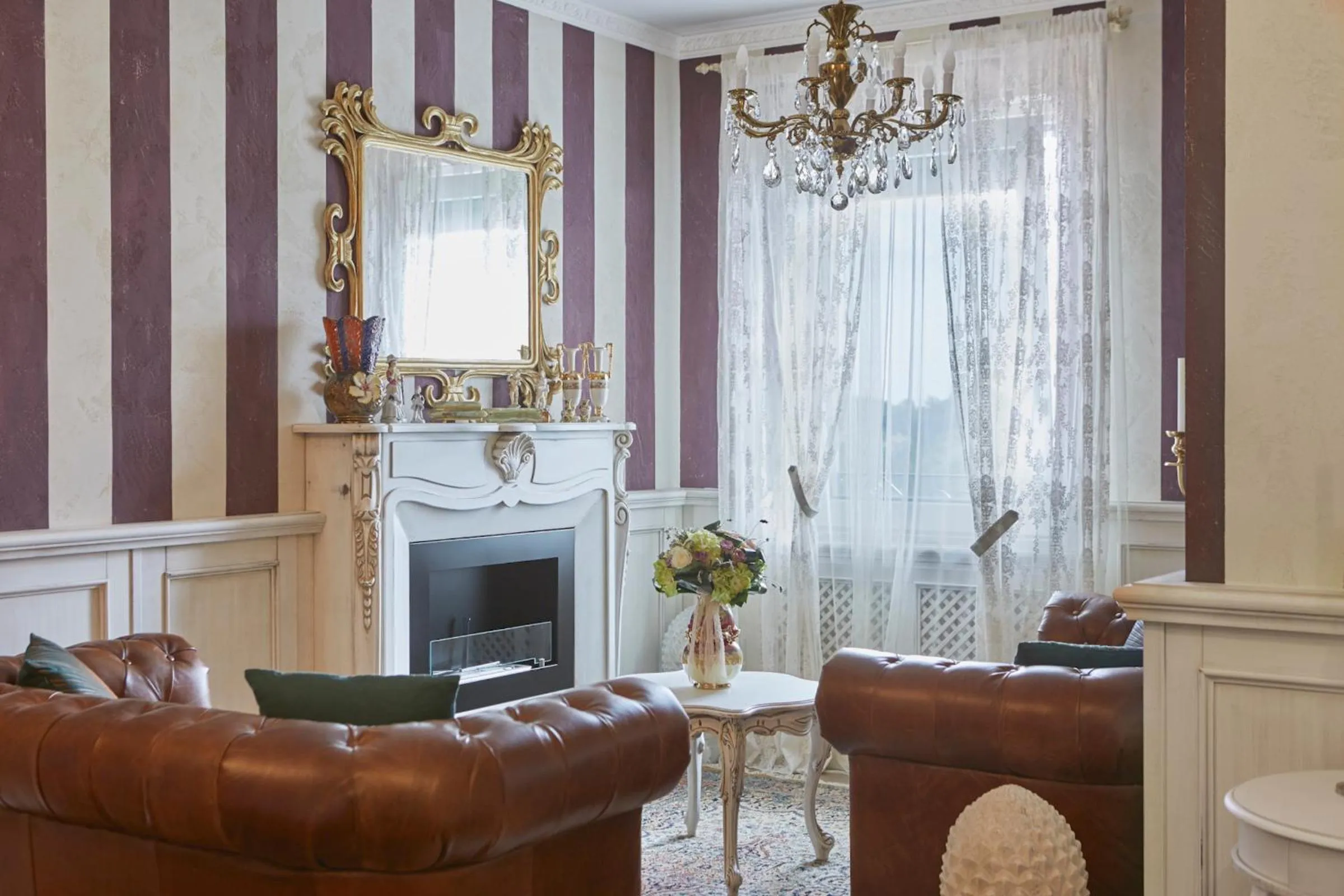 Communal lounge/ TV room in La Zarabba Boutique Hotel