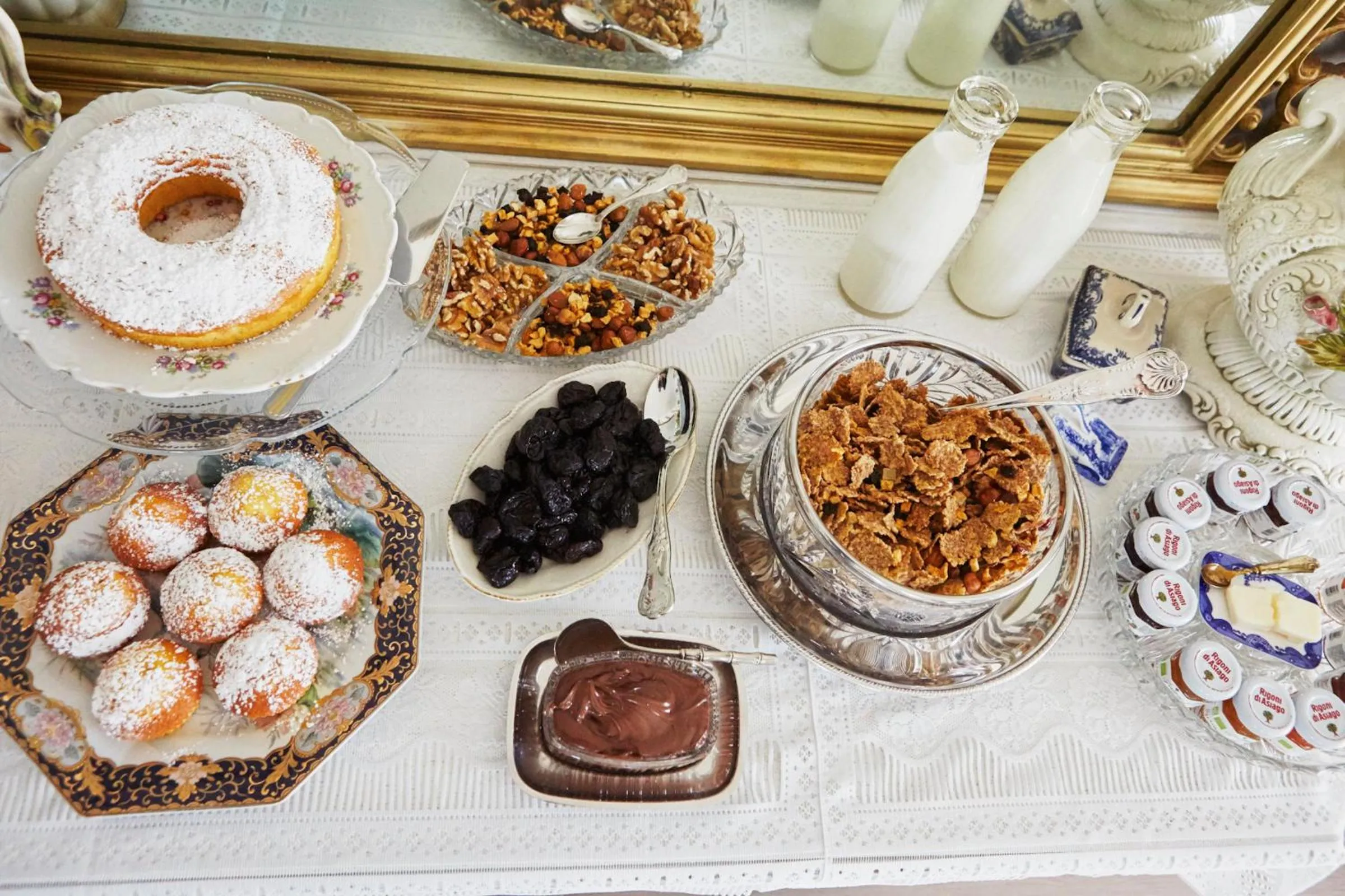 Communal kitchen in La Zarabba Boutique Hotel
