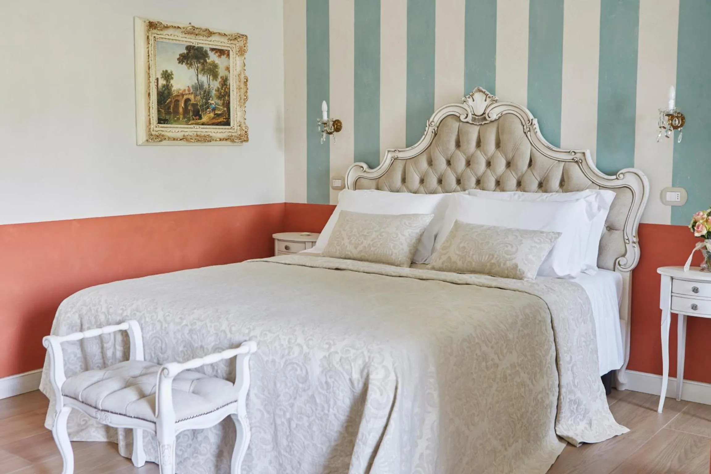 Shower, Bed in La Zarabba Boutique Hotel