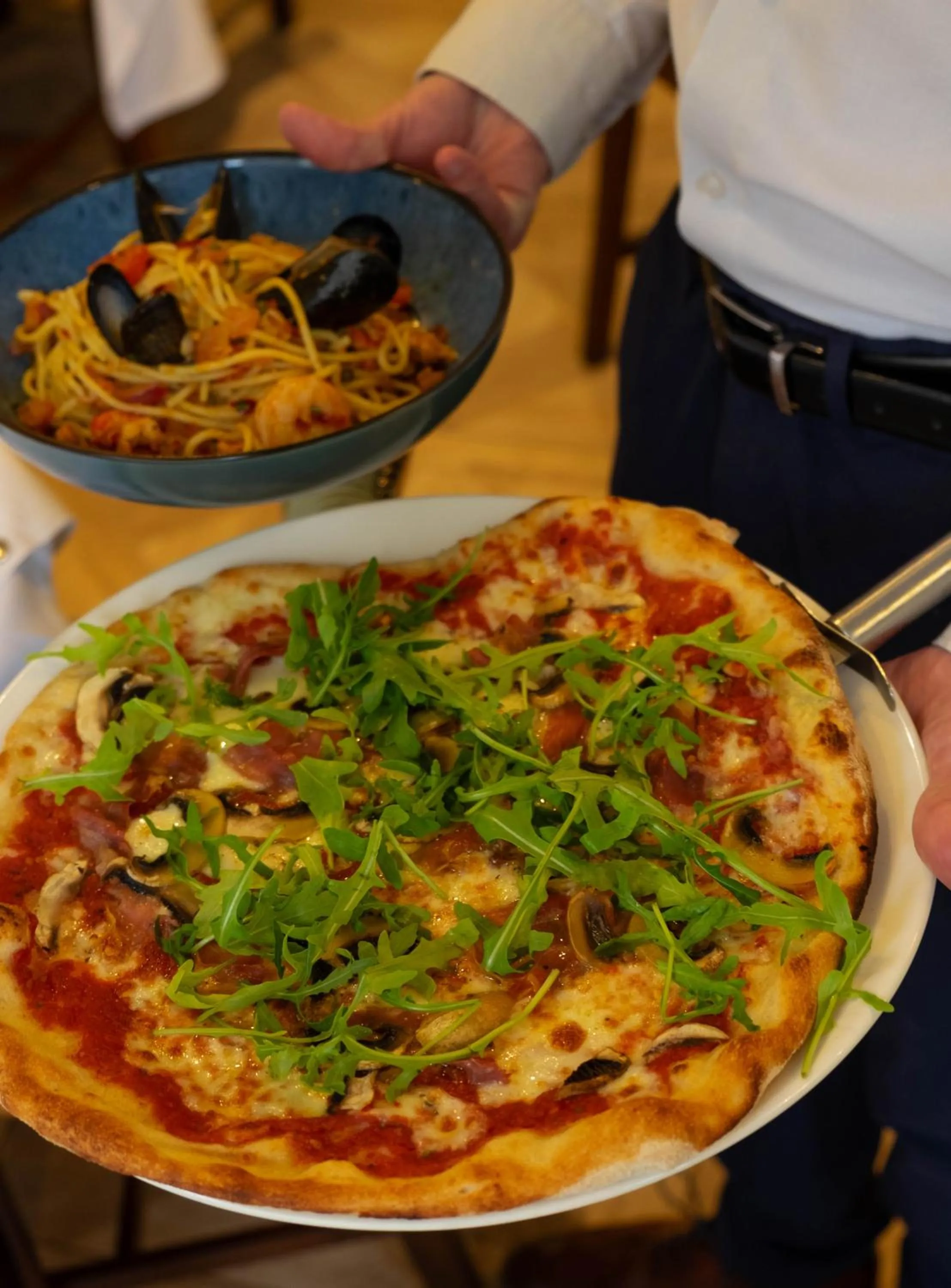 Restaurant/places to eat in Pen y Bryn