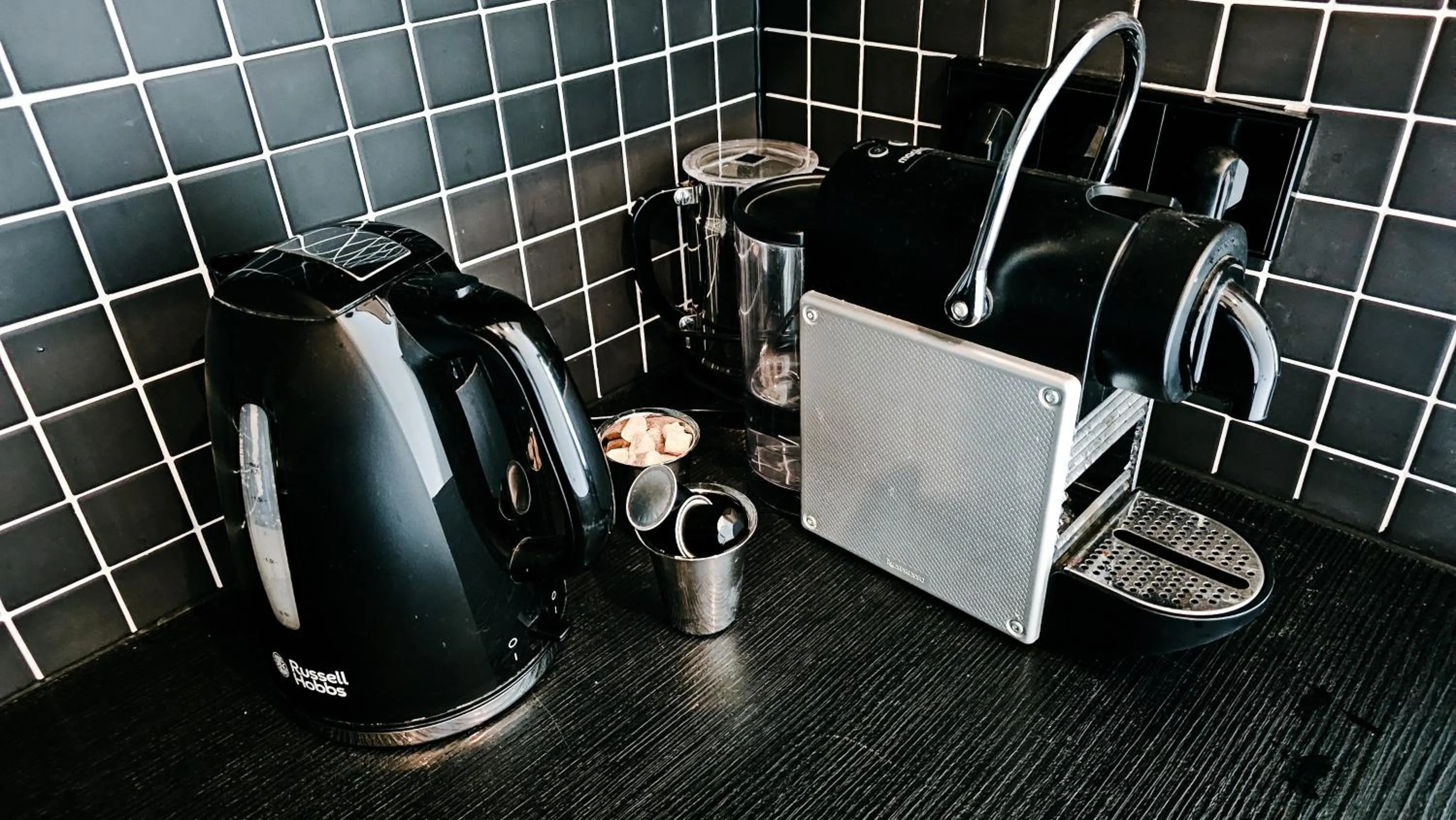 Coffee/tea facilities in JoyJoyJoy the Black Beauty ecolicious studio in a canal house with French balcony with view on the canals