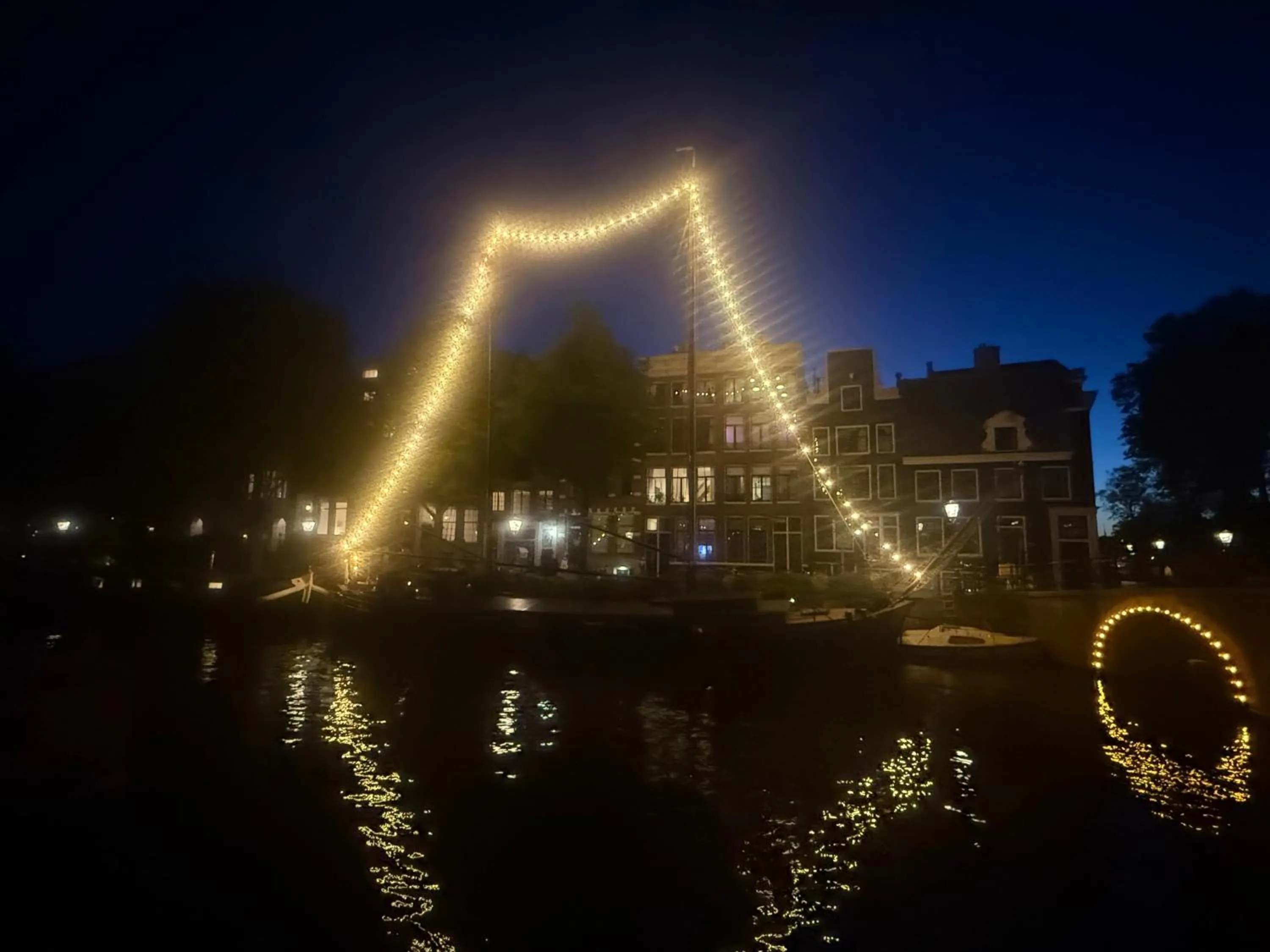 Nearby landmark in JoyJoyJoy the Black Beauty ecolicious studio in a canal house with French balcony with view on the canals