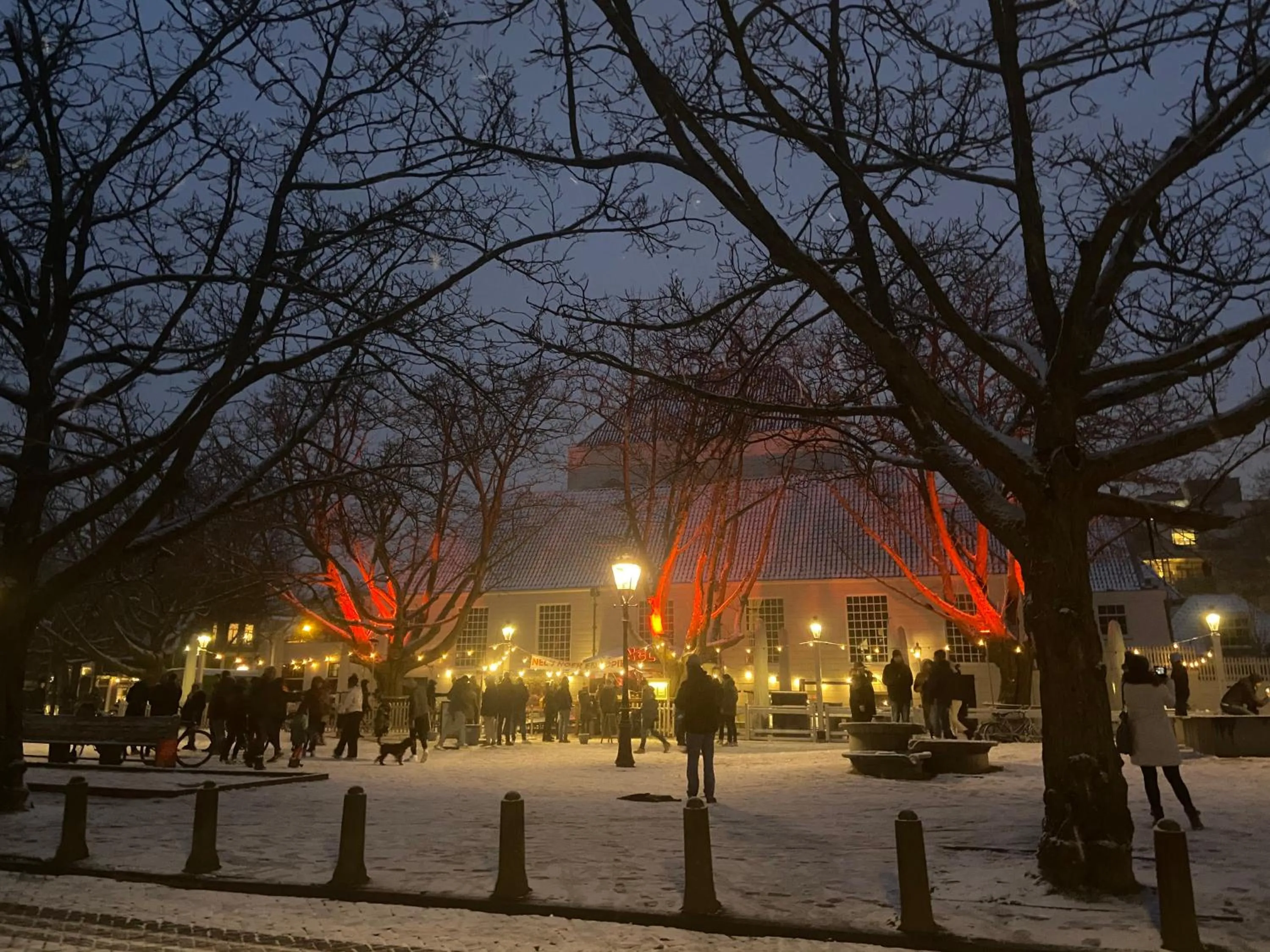 Nearby landmark in JoyJoyJoy the Black Beauty ecolicious studio in a canal house with French balcony with view on the canals