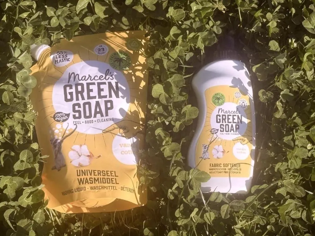 JoyJoyJoy the Black Beauty ecolicious studio in a canal house with French balcony with view on the canals