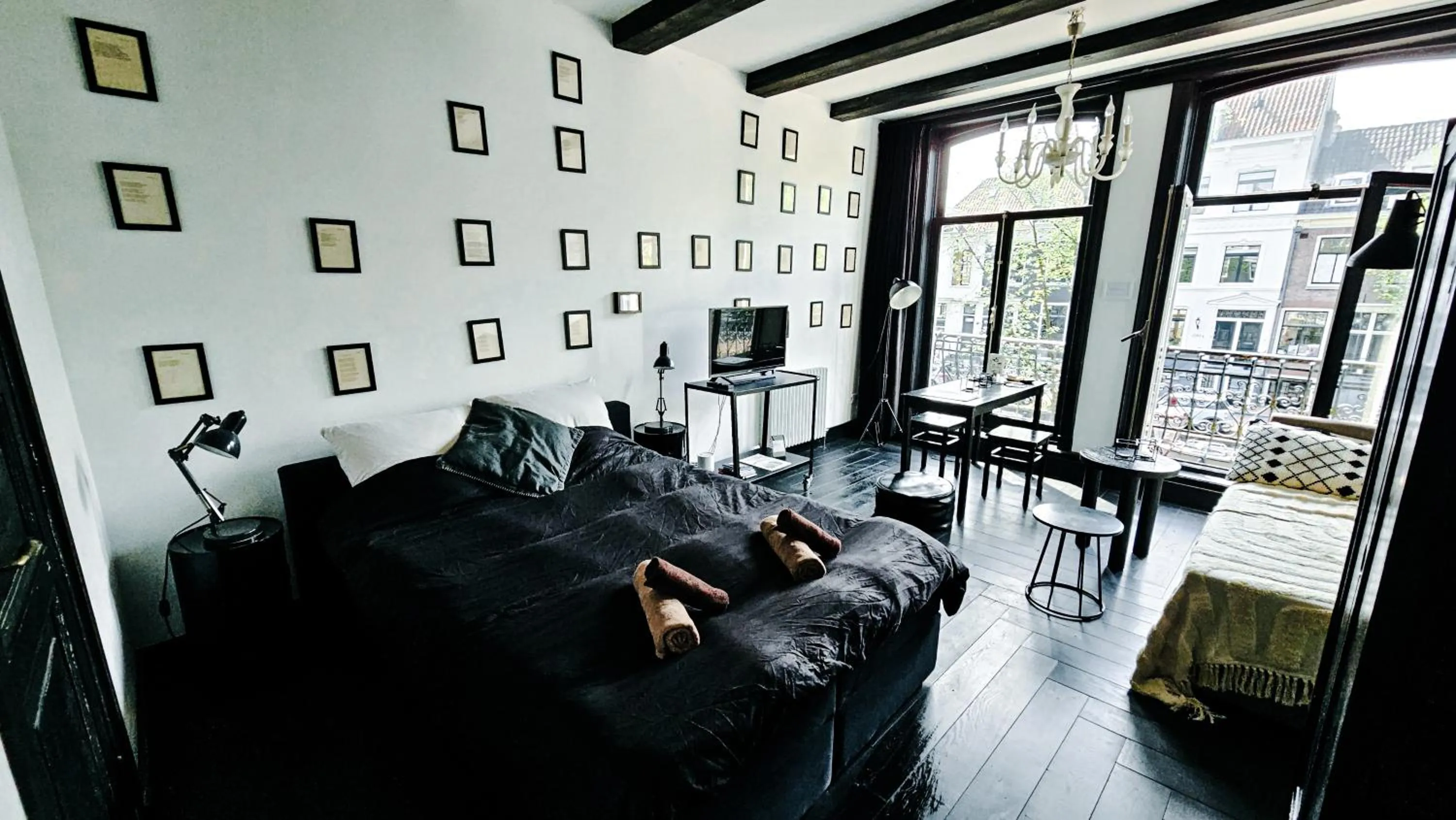 Living room in JoyJoyJoy the Black Beauty ecolicious studio in a canal house with French balcony with view on the canals