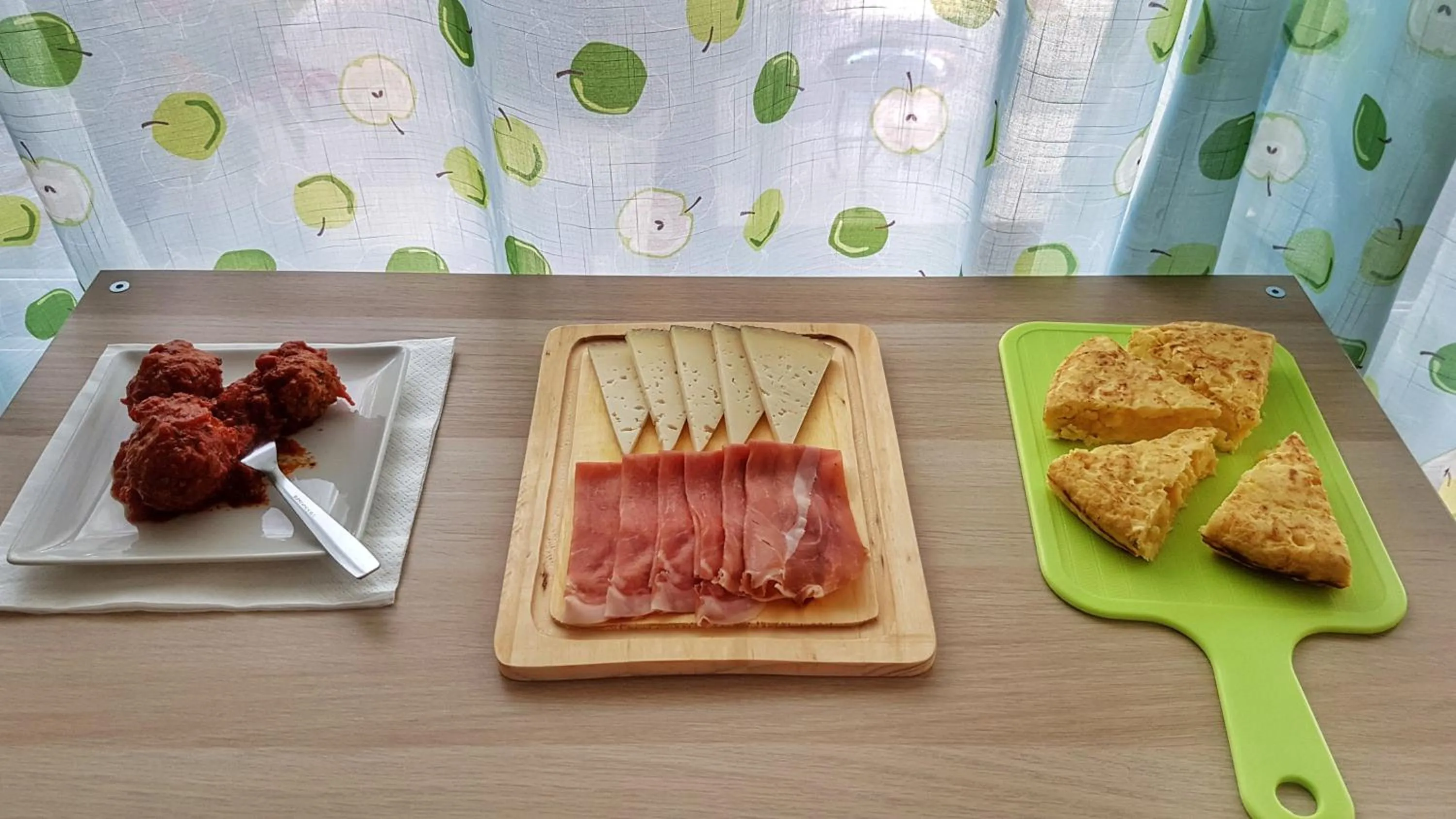 Buffet breakfast in El Nácar Bed & Breakfast