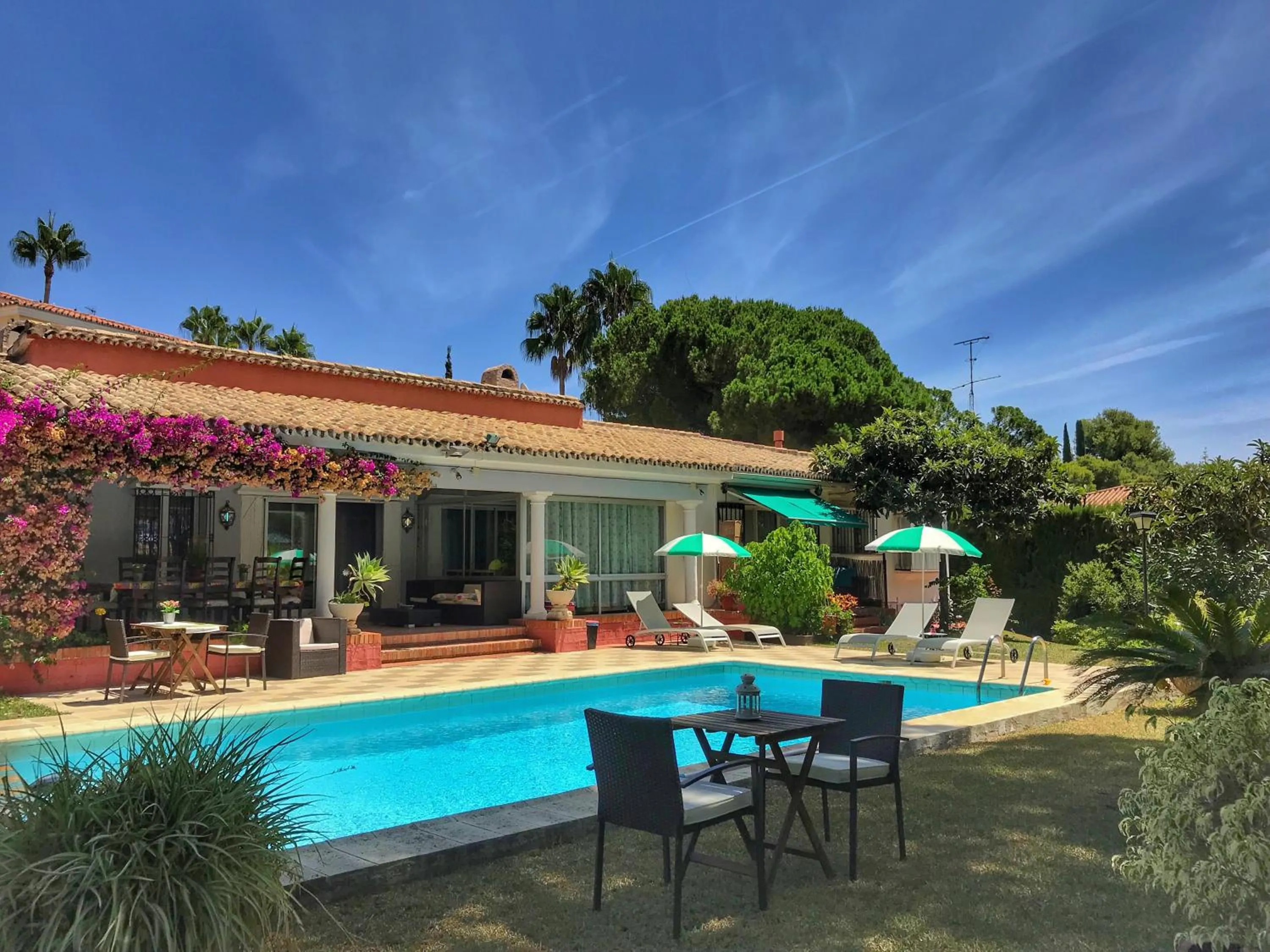 Property building, Swimming Pool in El Nácar Bed & Breakfast