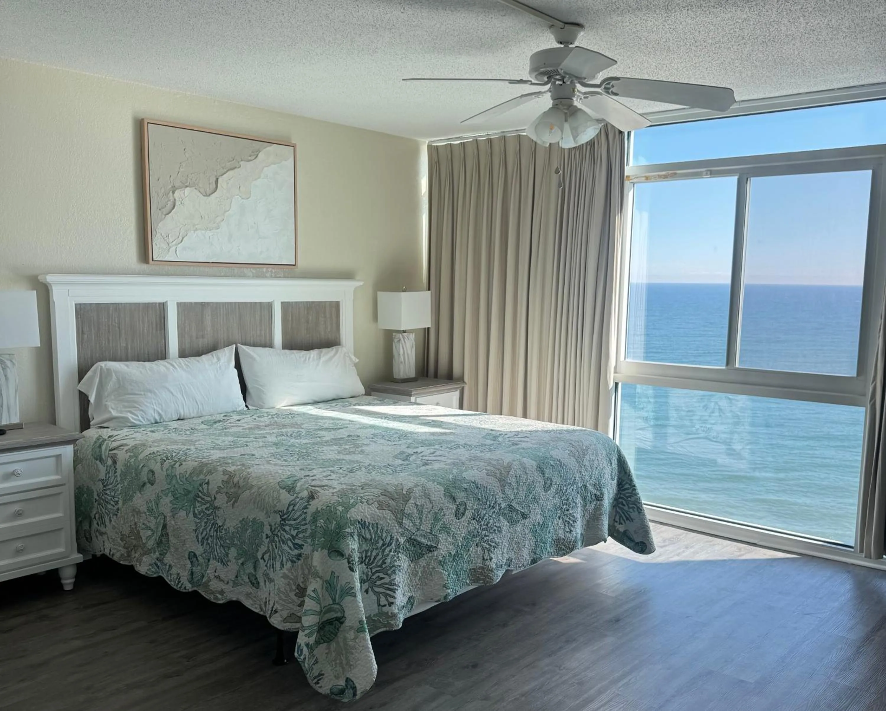 Bedroom, Bed in Club Regency at Regency Towers