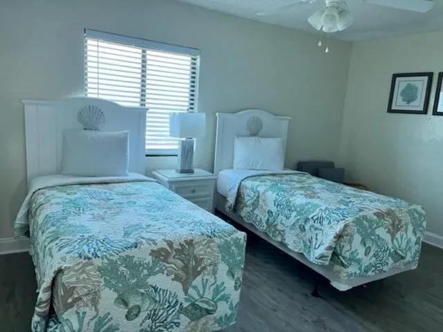 Bedroom, Bed in Club Regency at Regency Towers