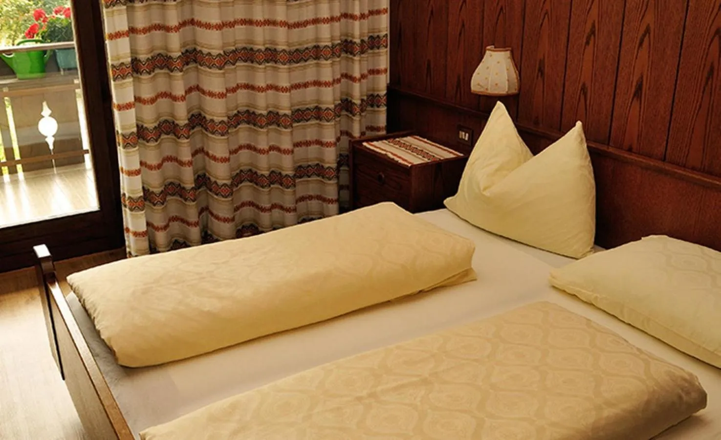 Photo of the whole room, Bed in Residence Rienz