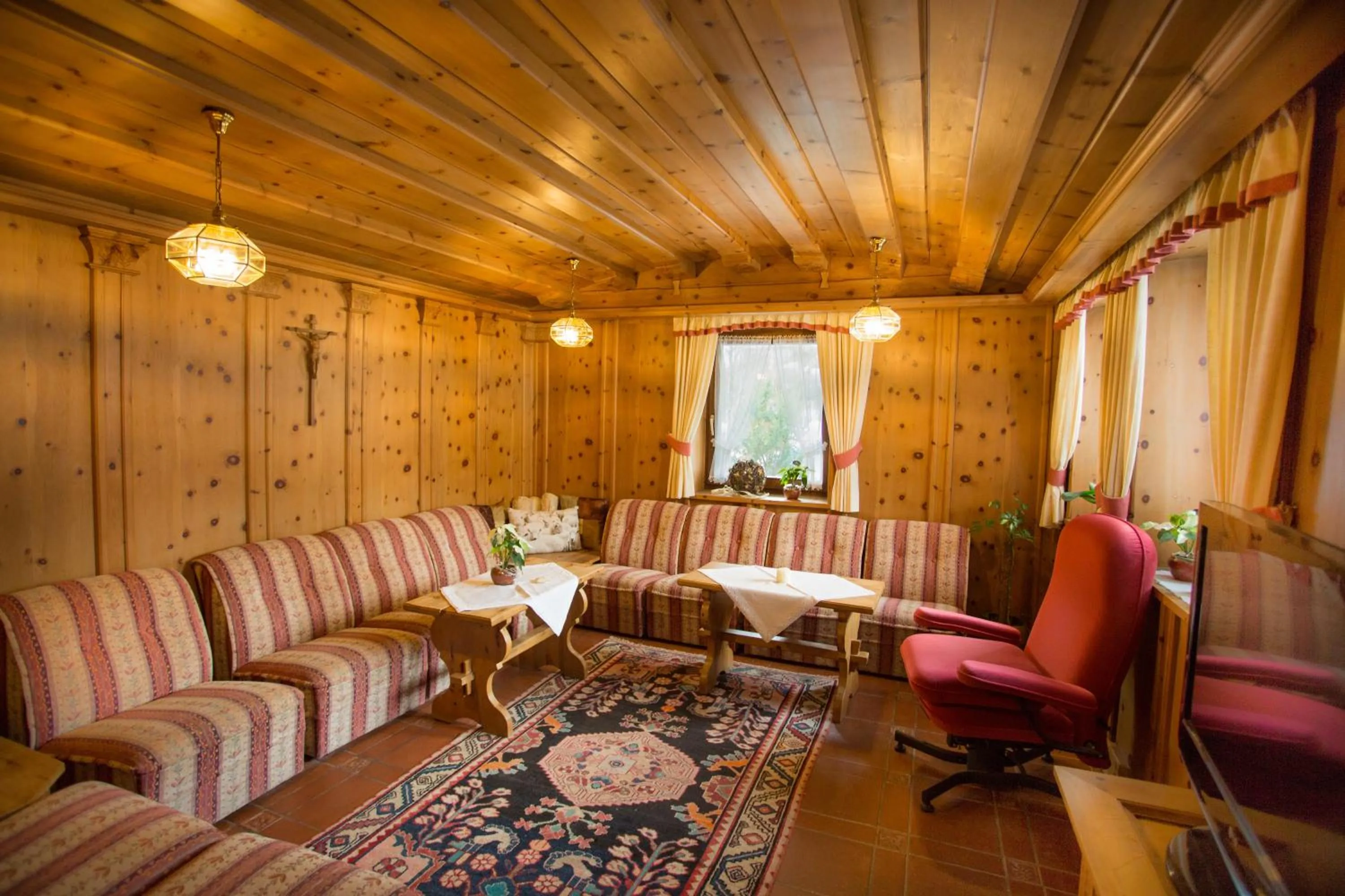 Communal lounge/ TV room in Residence Rienz