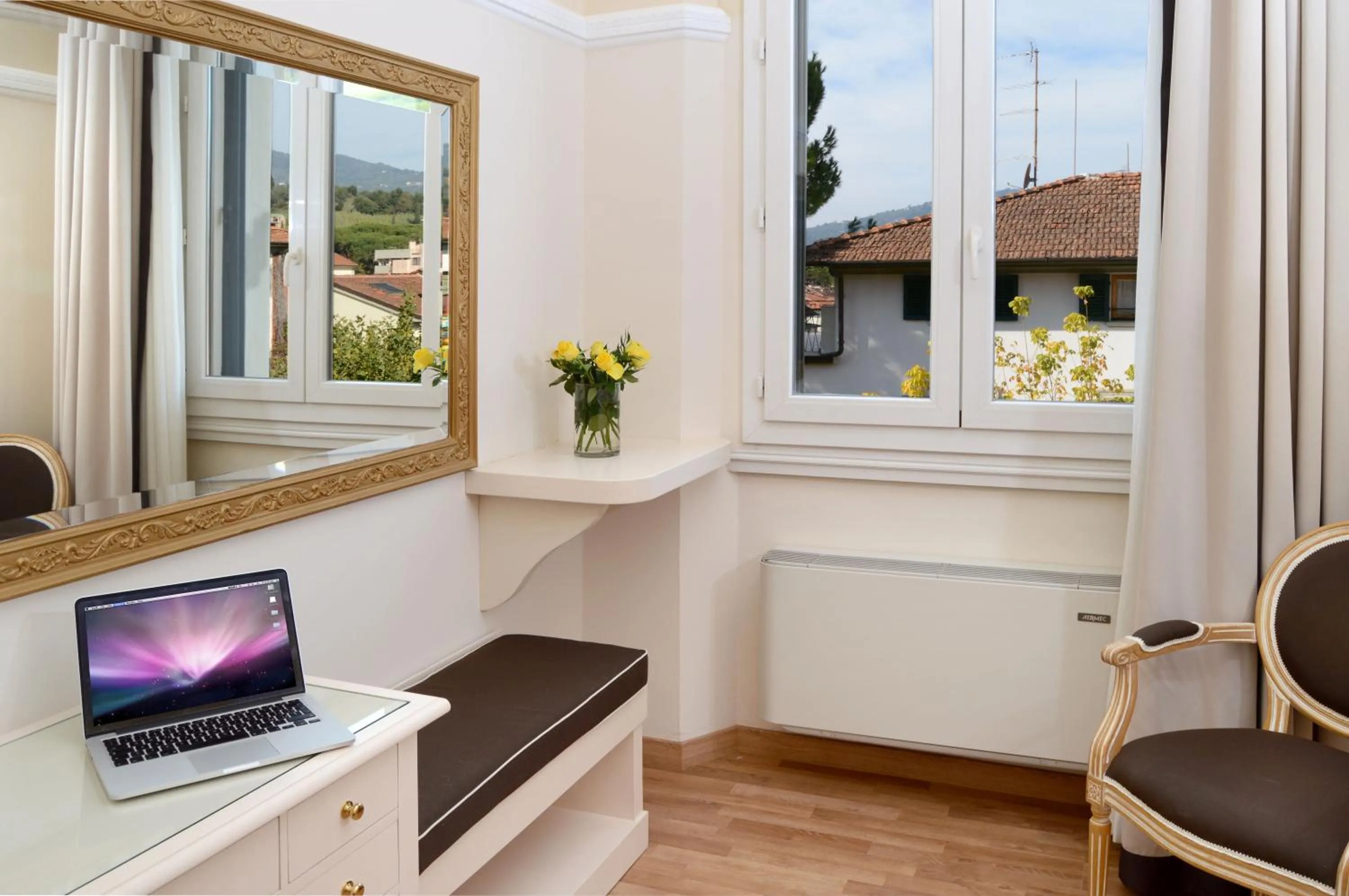 Decorative detail in Grand Hotel Vittoria