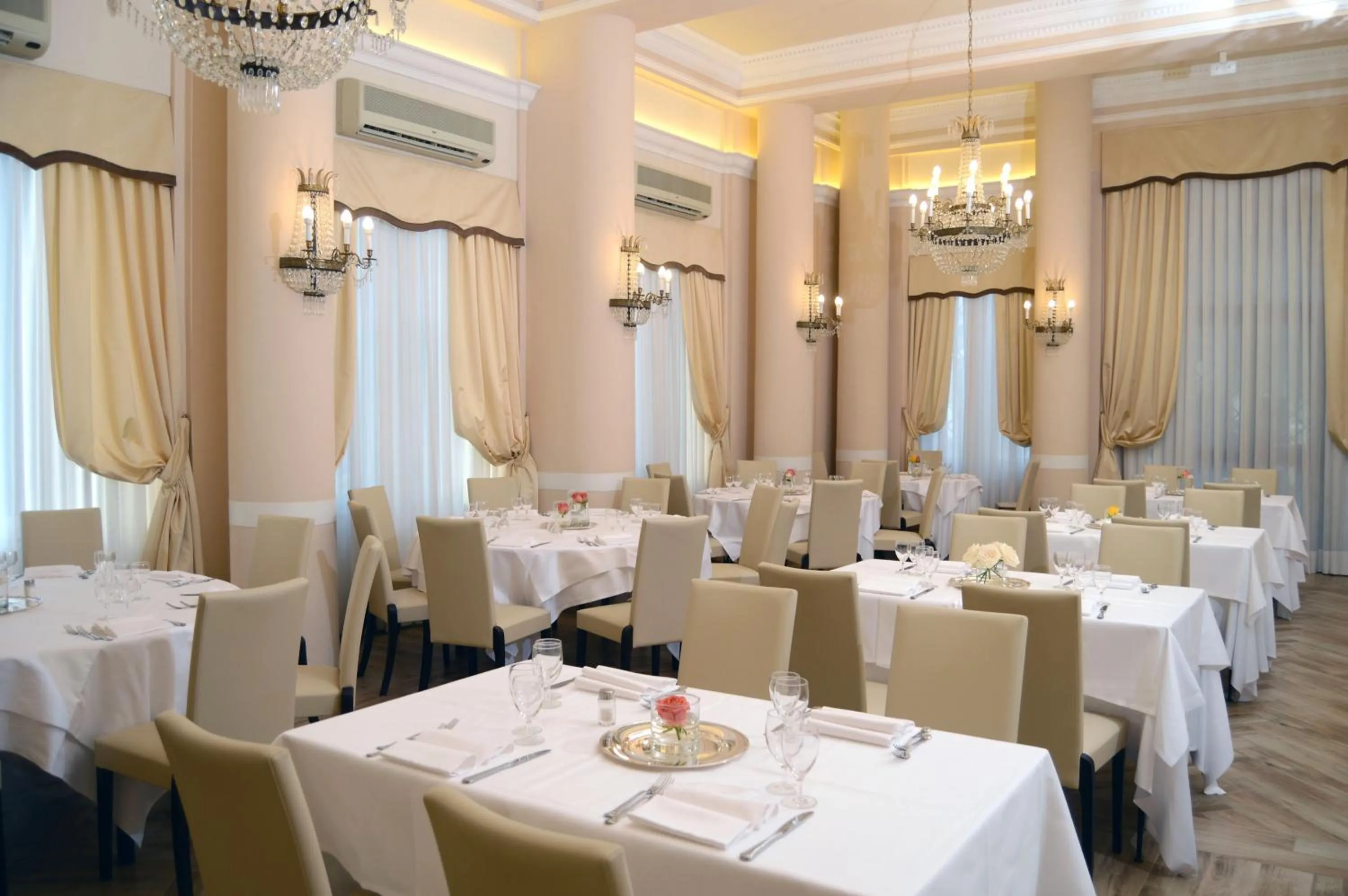 Restaurant/places to eat in Grand Hotel Vittoria