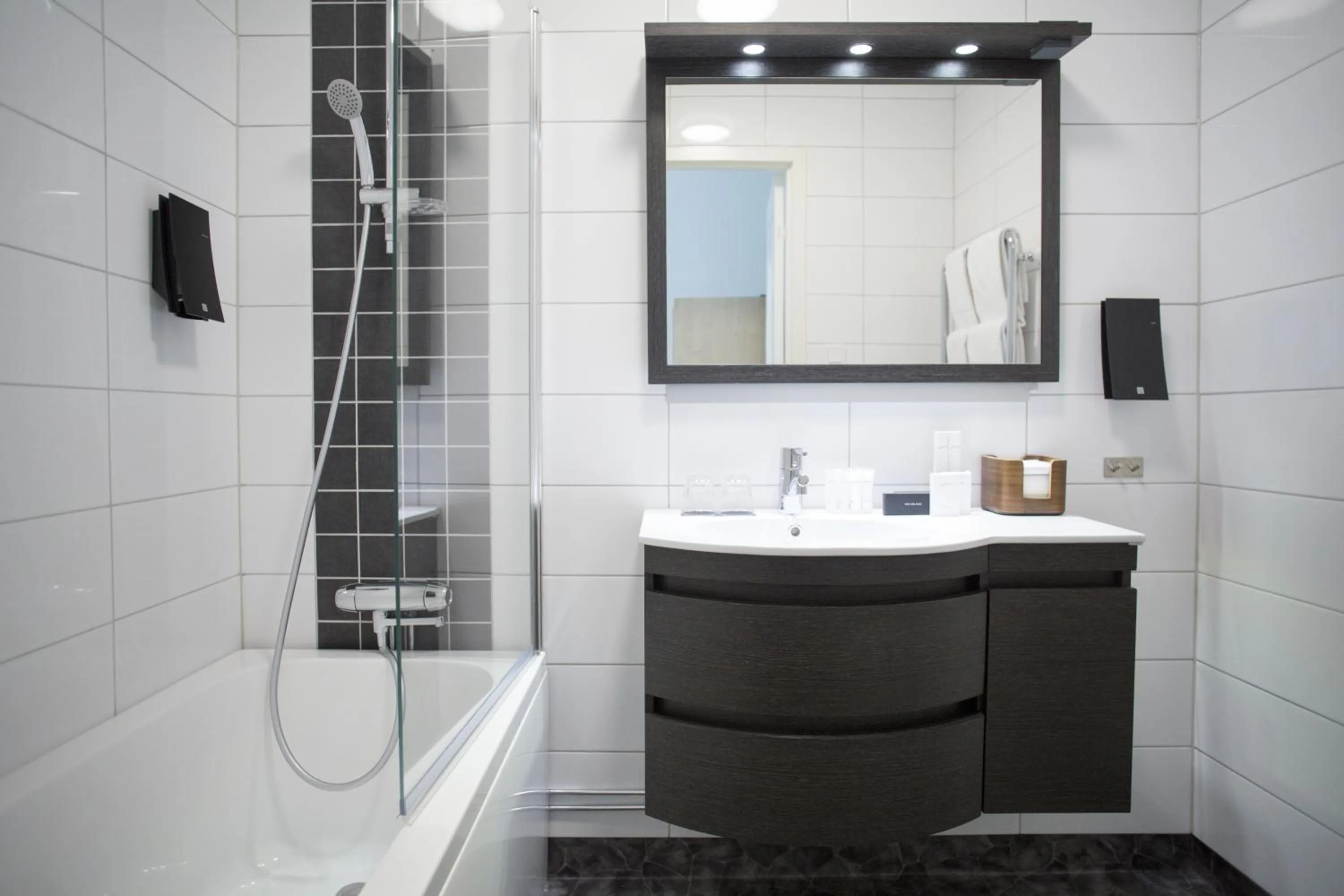 Bathroom in First Hotel Dragonen