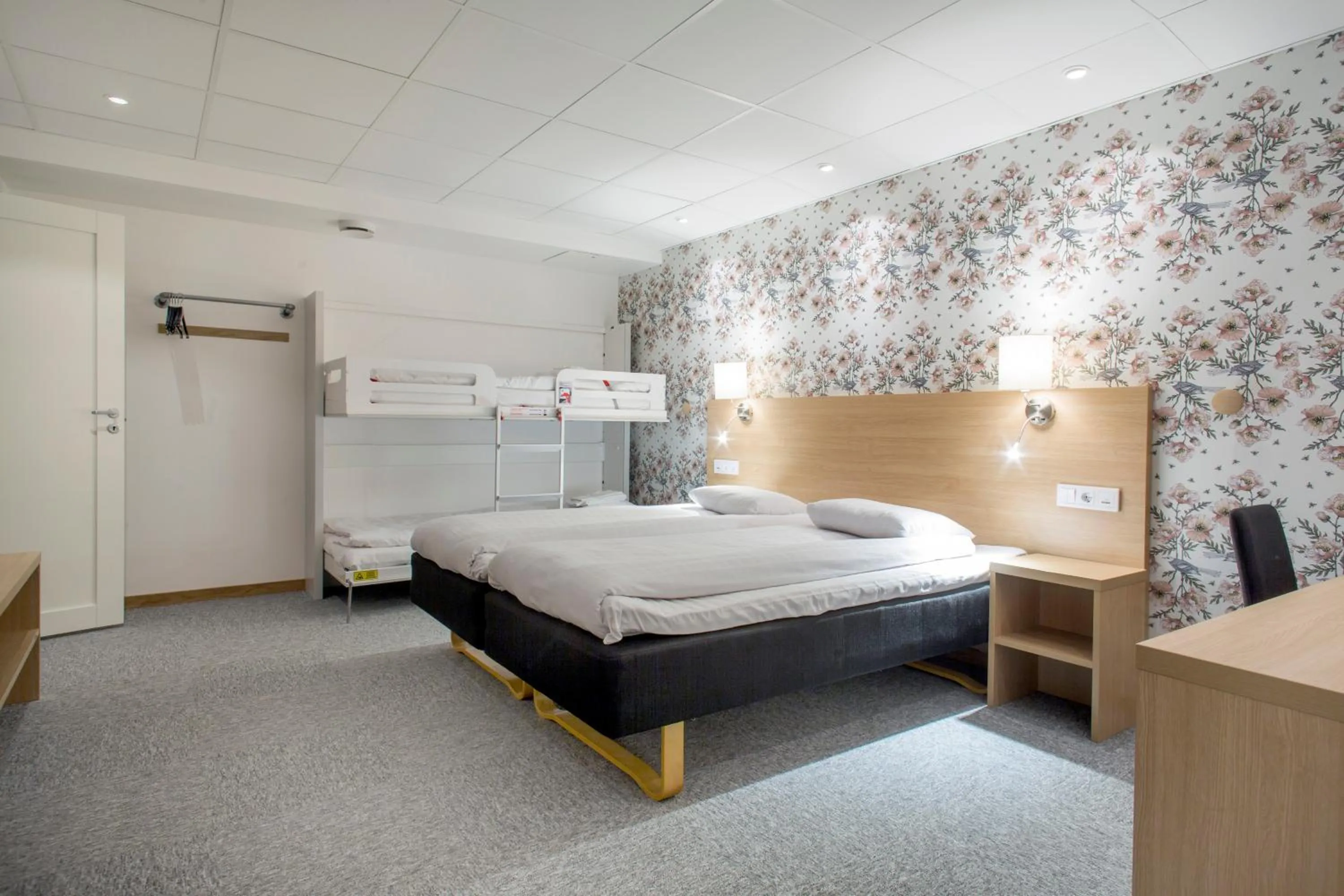 Photo of the whole room, Bed in First Hotel Dragonen