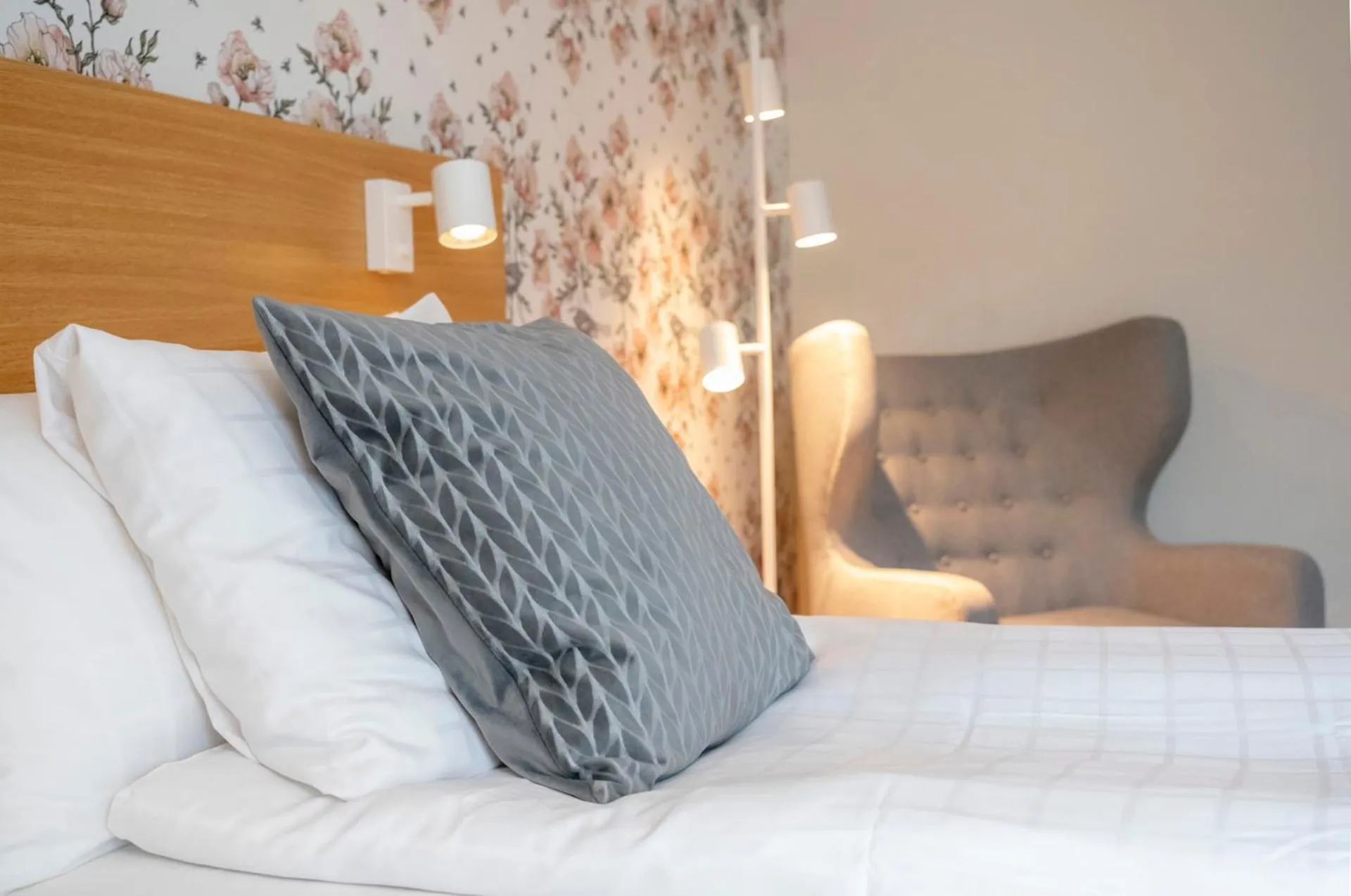 Property building, Bed in First Hotel Dragonen