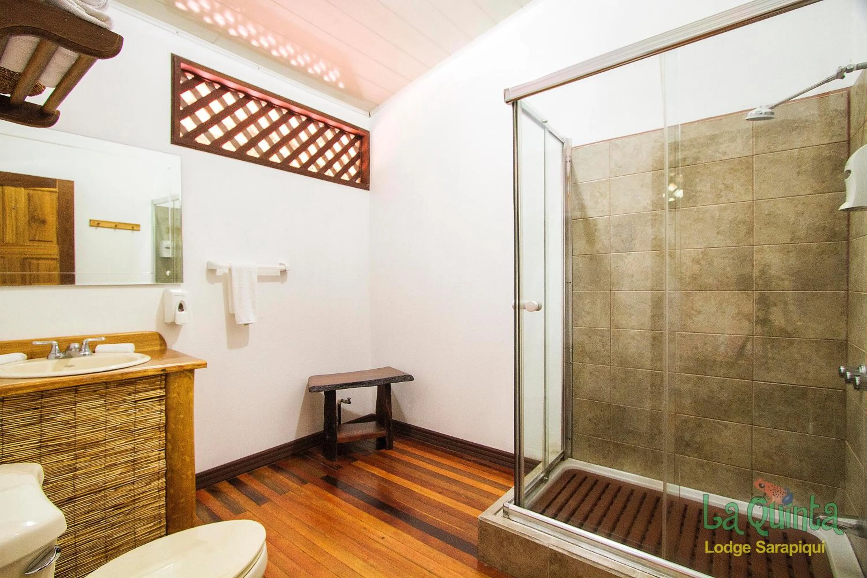 Bathroom in La Quinta Sarapiqui Lodge