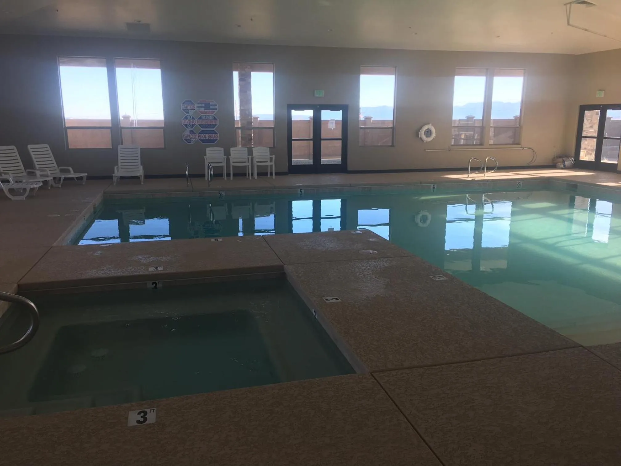 Swimming pool in Canyon Country Lodge