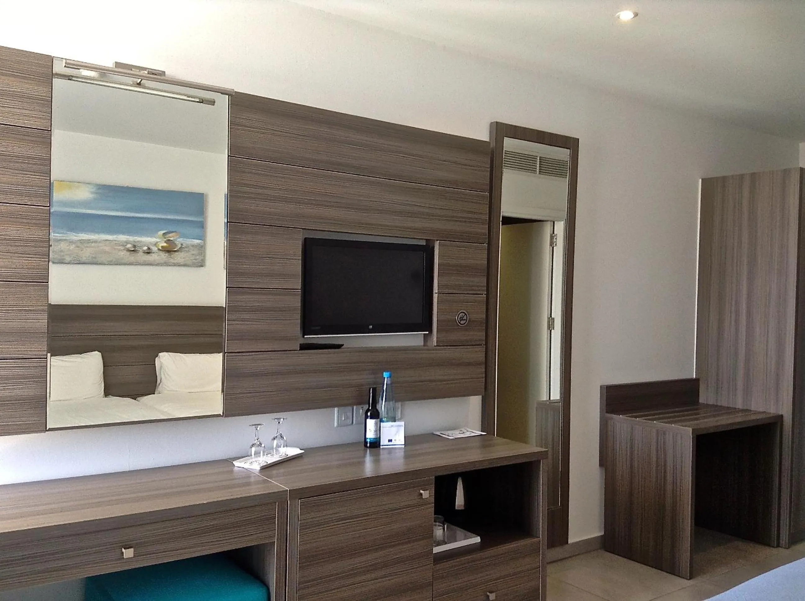 Photo of the whole room in Limanaki Beach Hotel & Suites