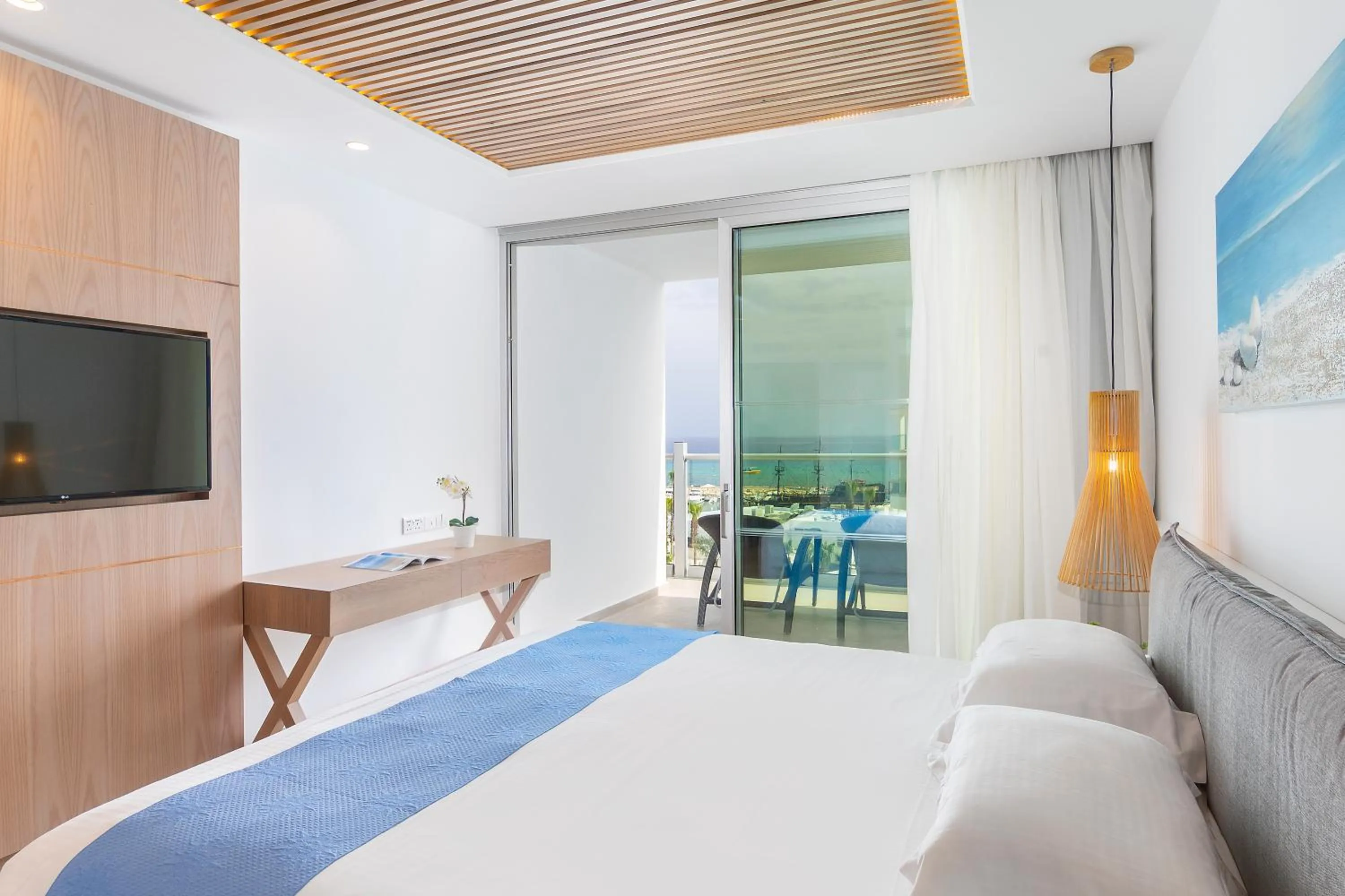 Bed in Limanaki Beach Hotel & Suites