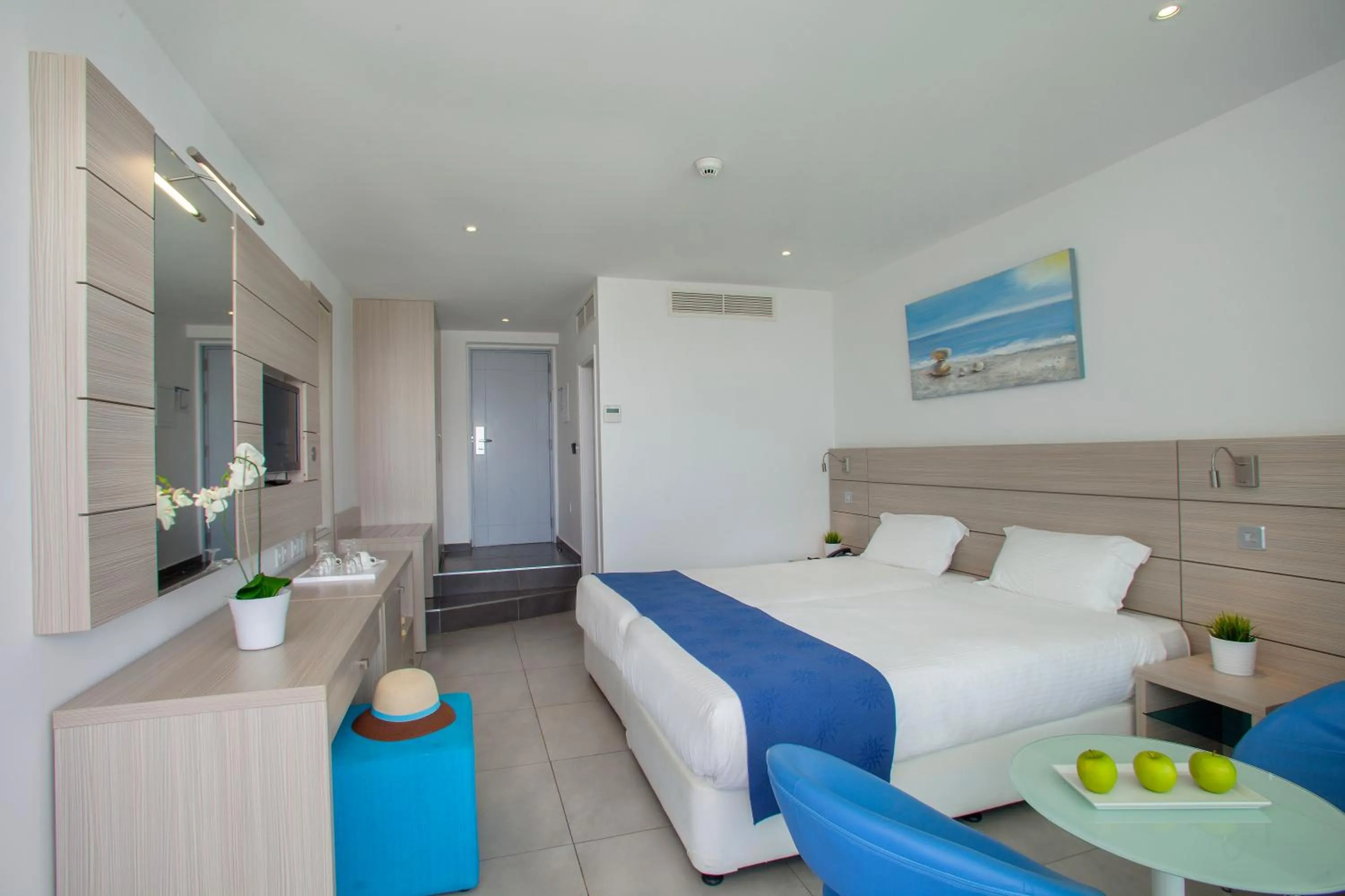 Bedroom, Bed in Limanaki Beach Hotel & Suites