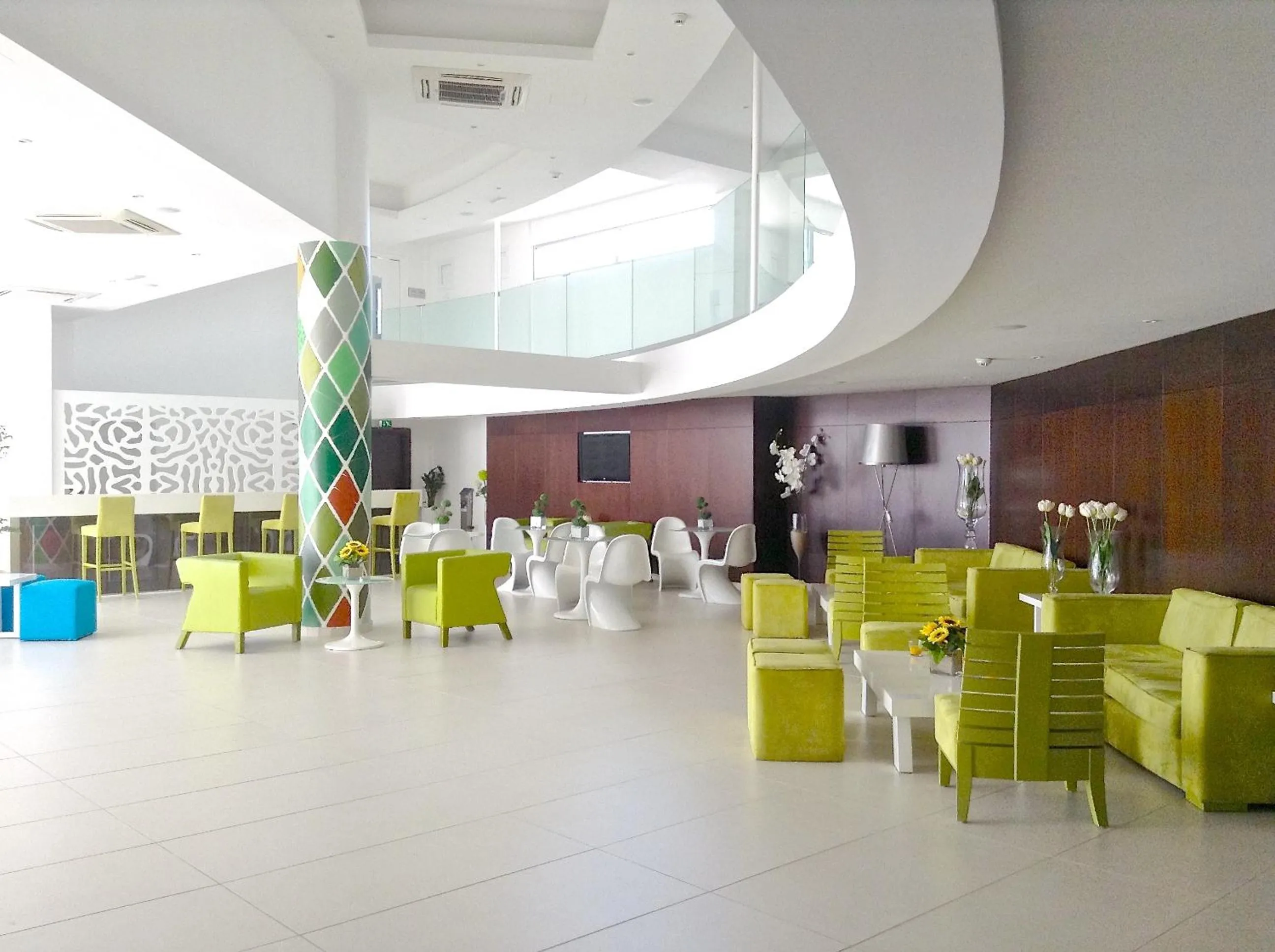 Lounge or bar in Limanaki Beach Hotel & Suites