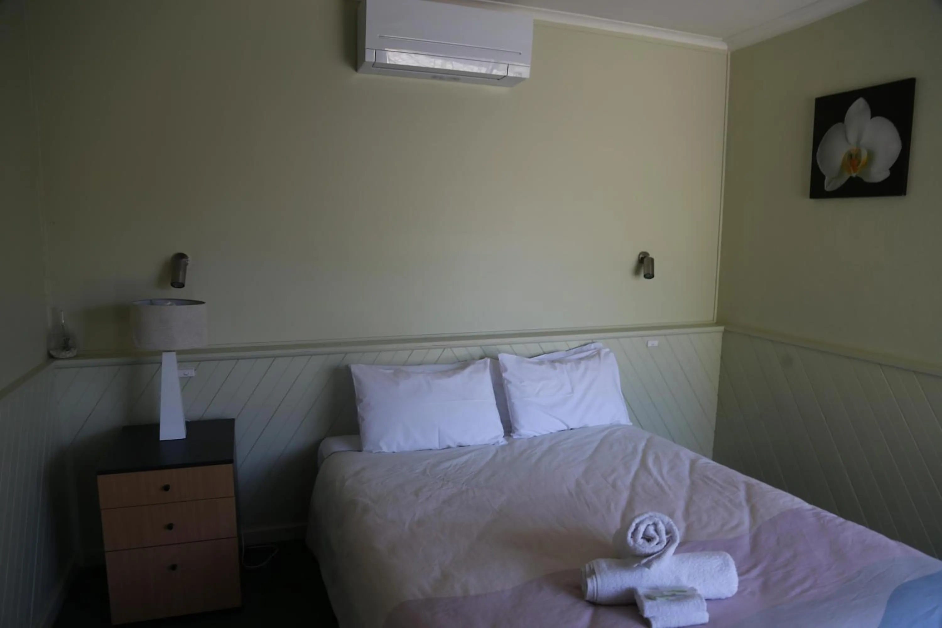 Bed in Great Western Motel