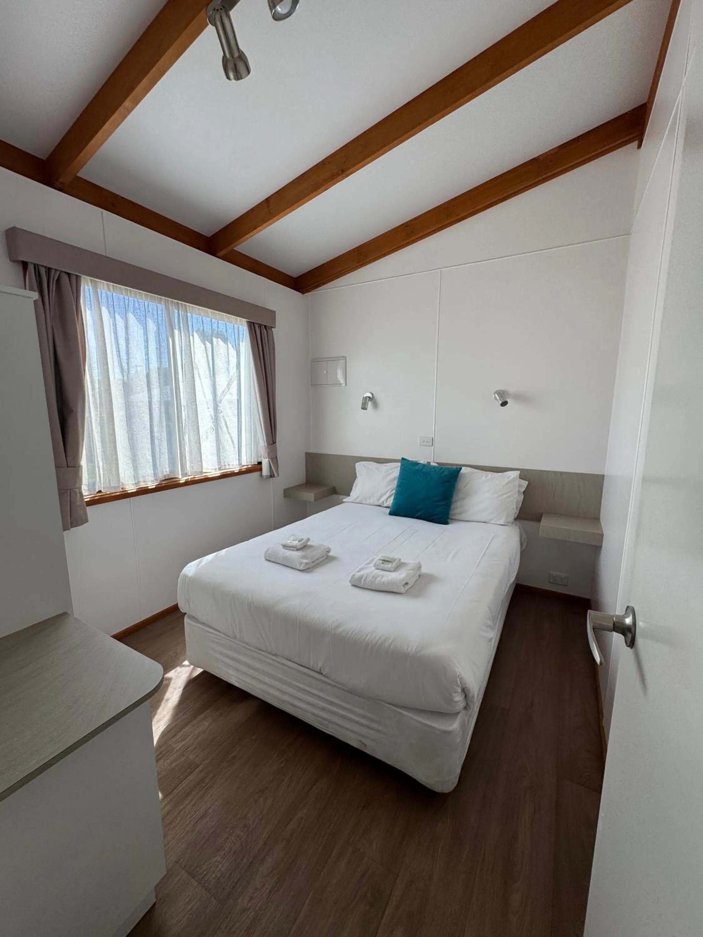 Property building, Bed in Great Western Motel