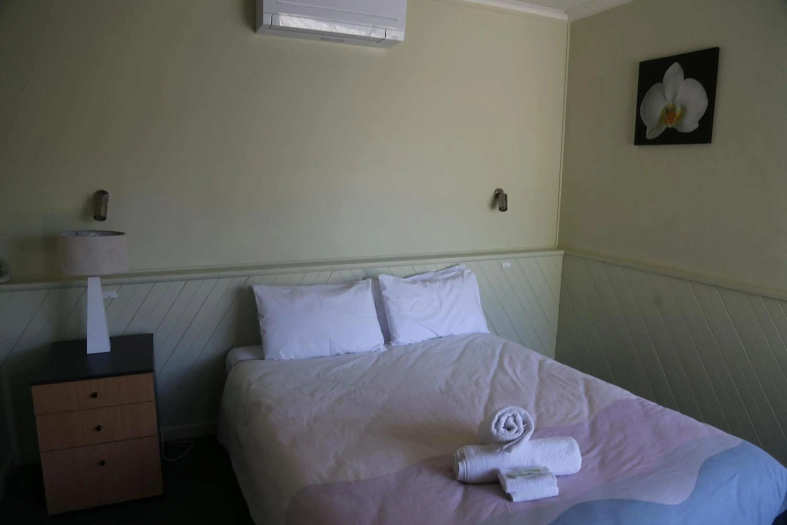 Bed in Great Western Motel