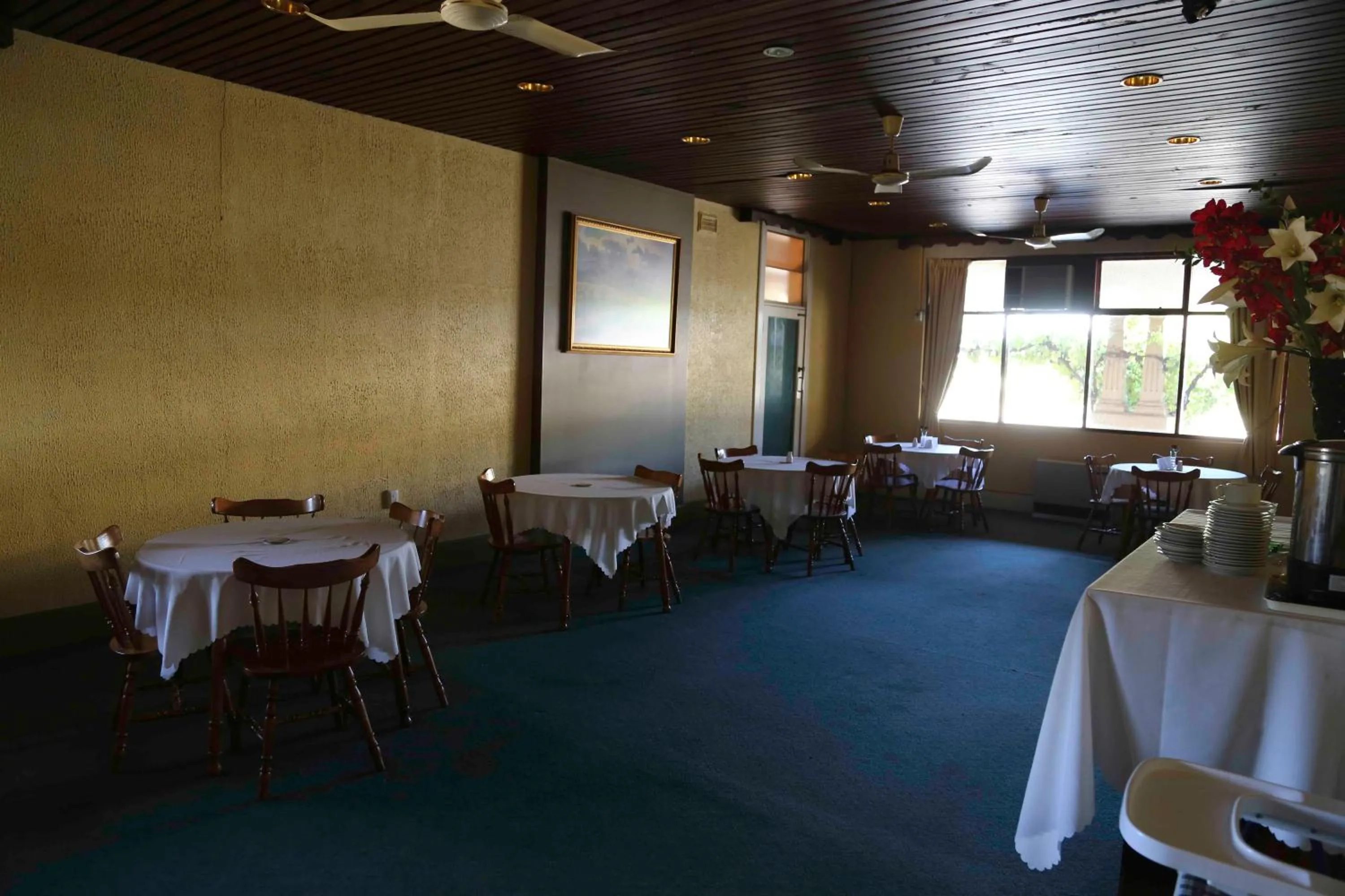Restaurant/places to eat in Great Western Motel