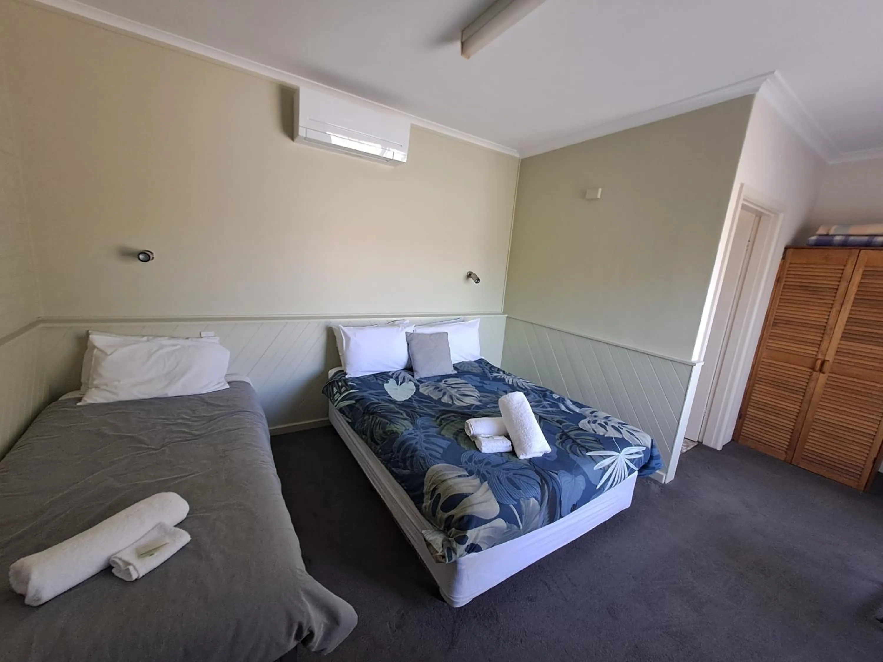 Bed in Great Western Motel