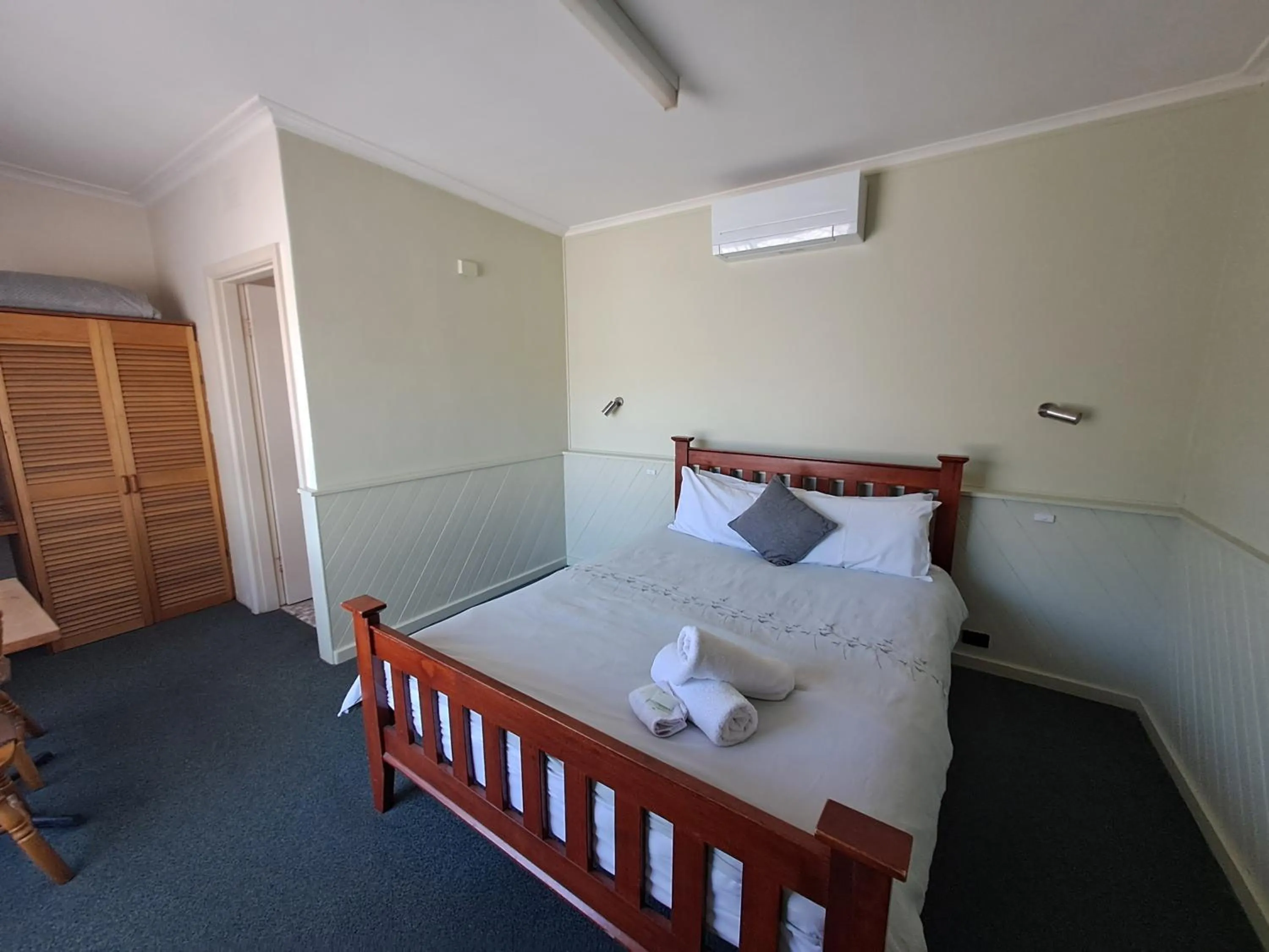 Bed in Great Western Motel