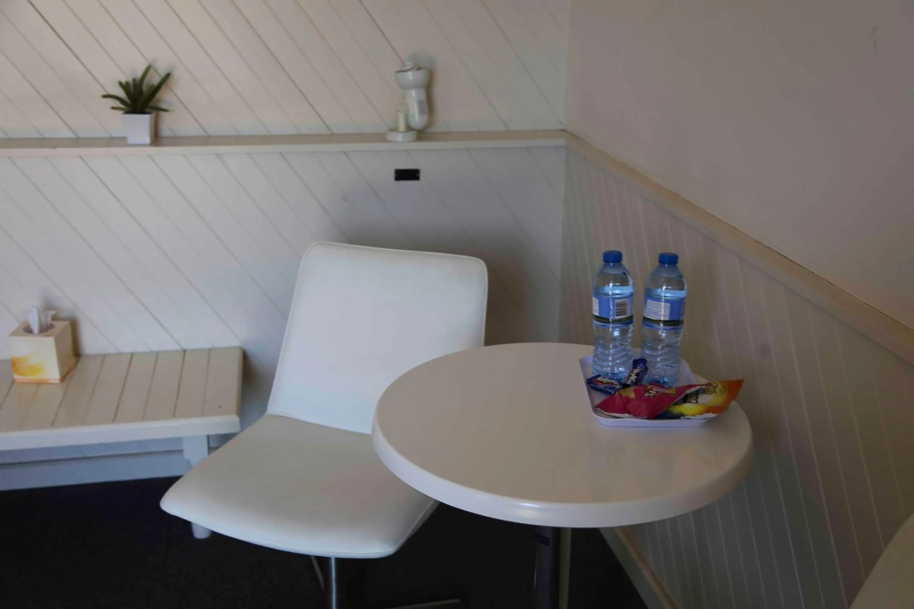 Photo of the whole room in Great Western Motel