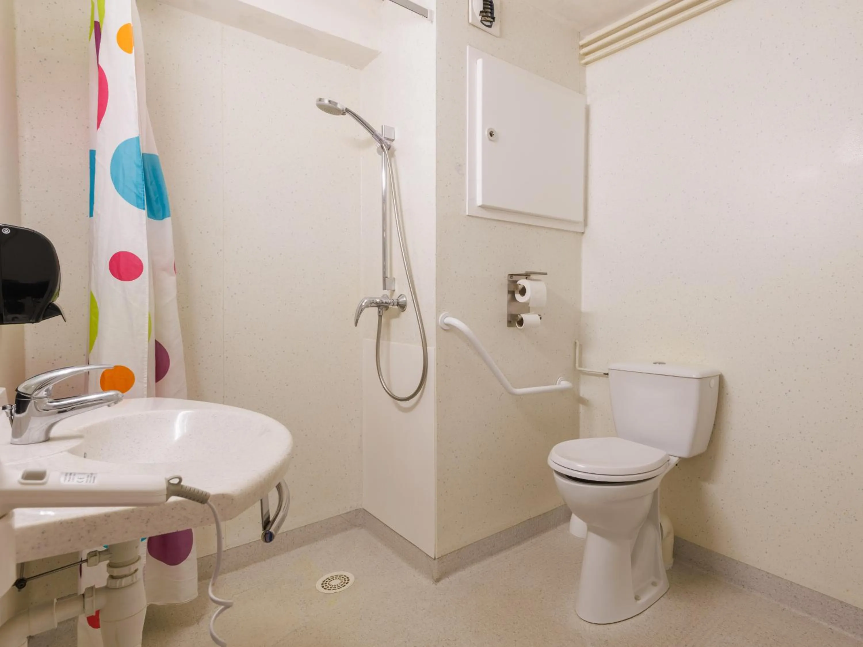 Bathroom in B&B HOTEL Aurillac Le Lioran