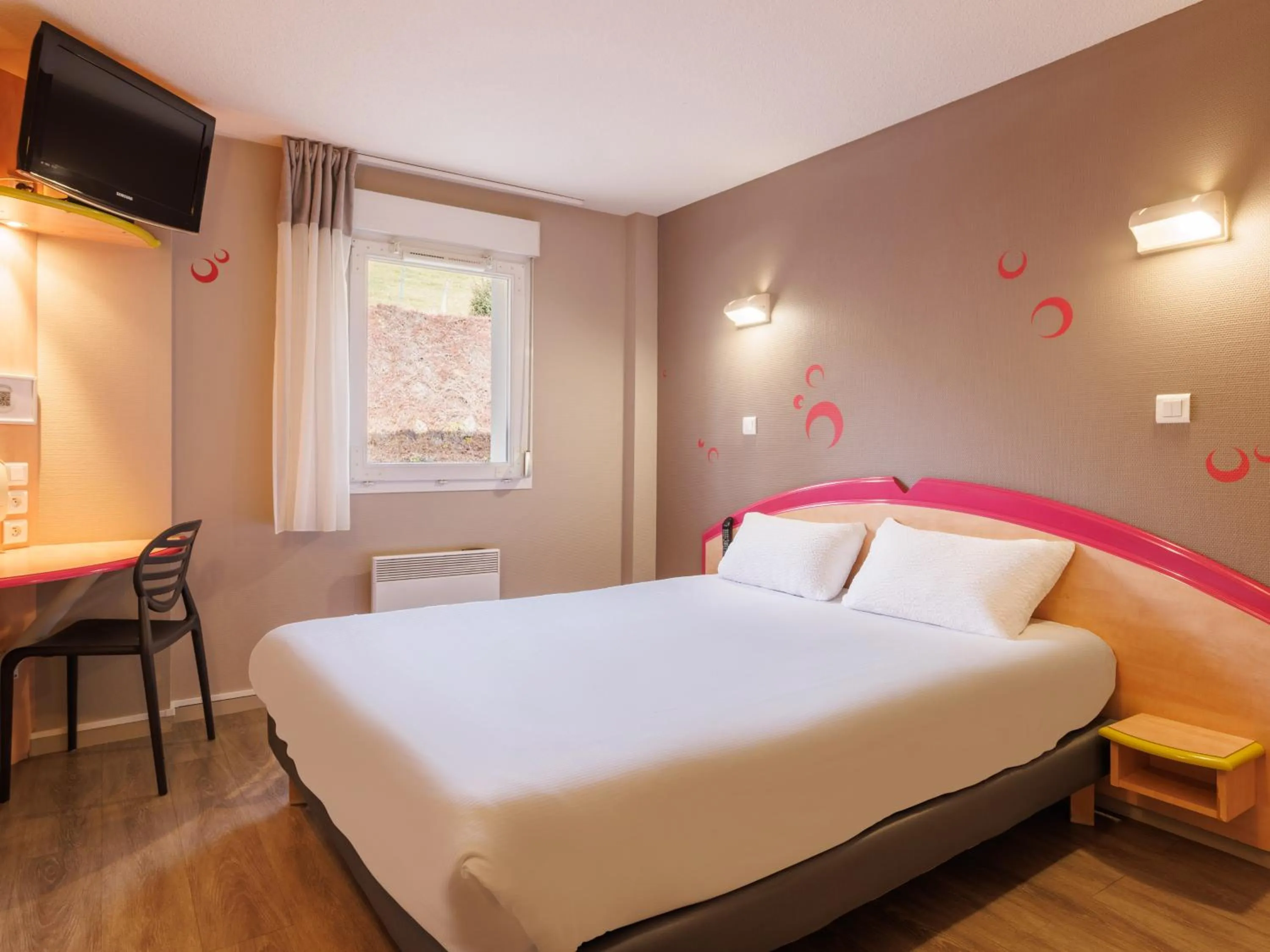 Bedroom, Bed in B&B HOTEL Aurillac Le Lioran