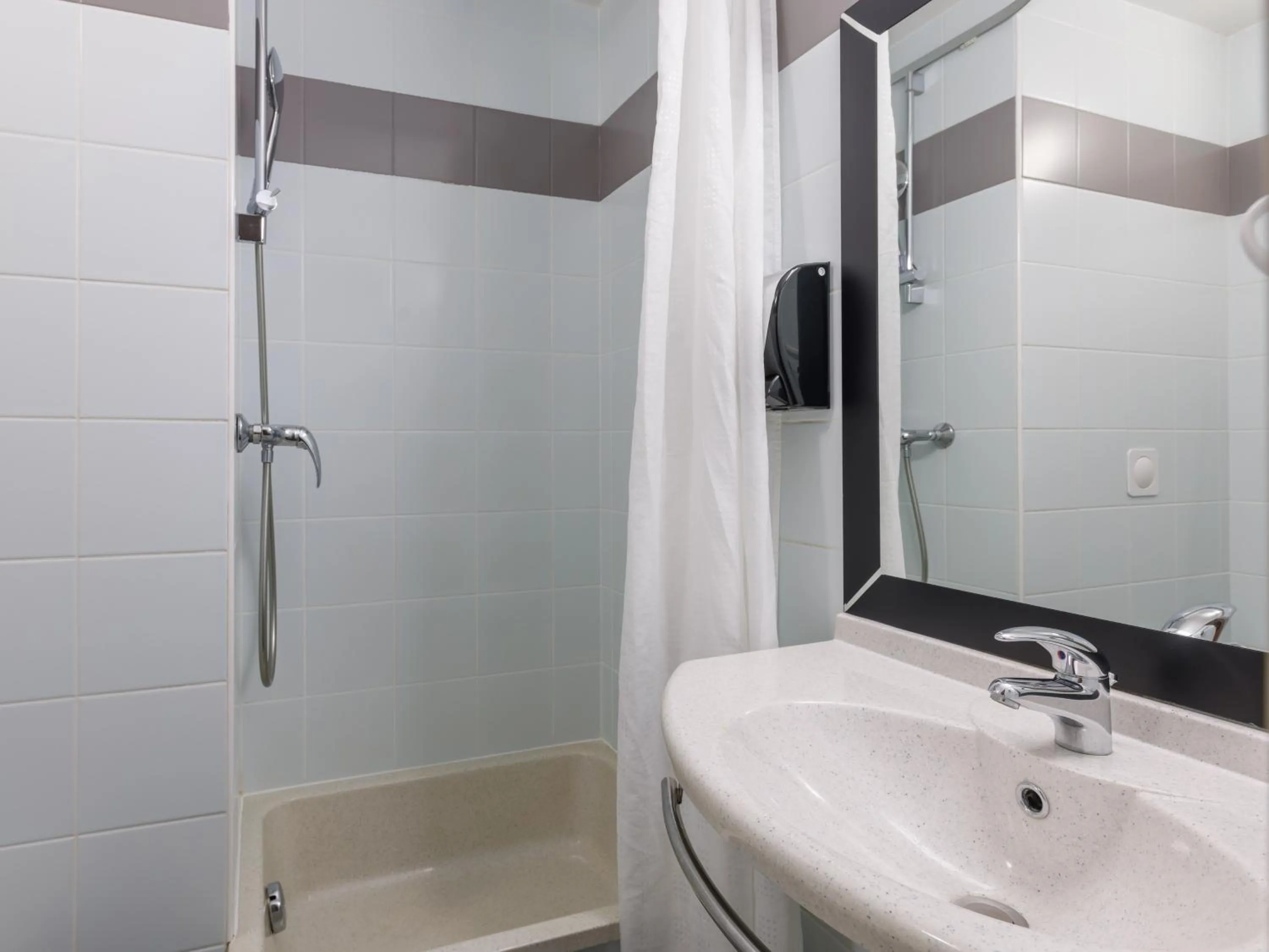 Bathroom in B&B HOTEL Aurillac Le Lioran