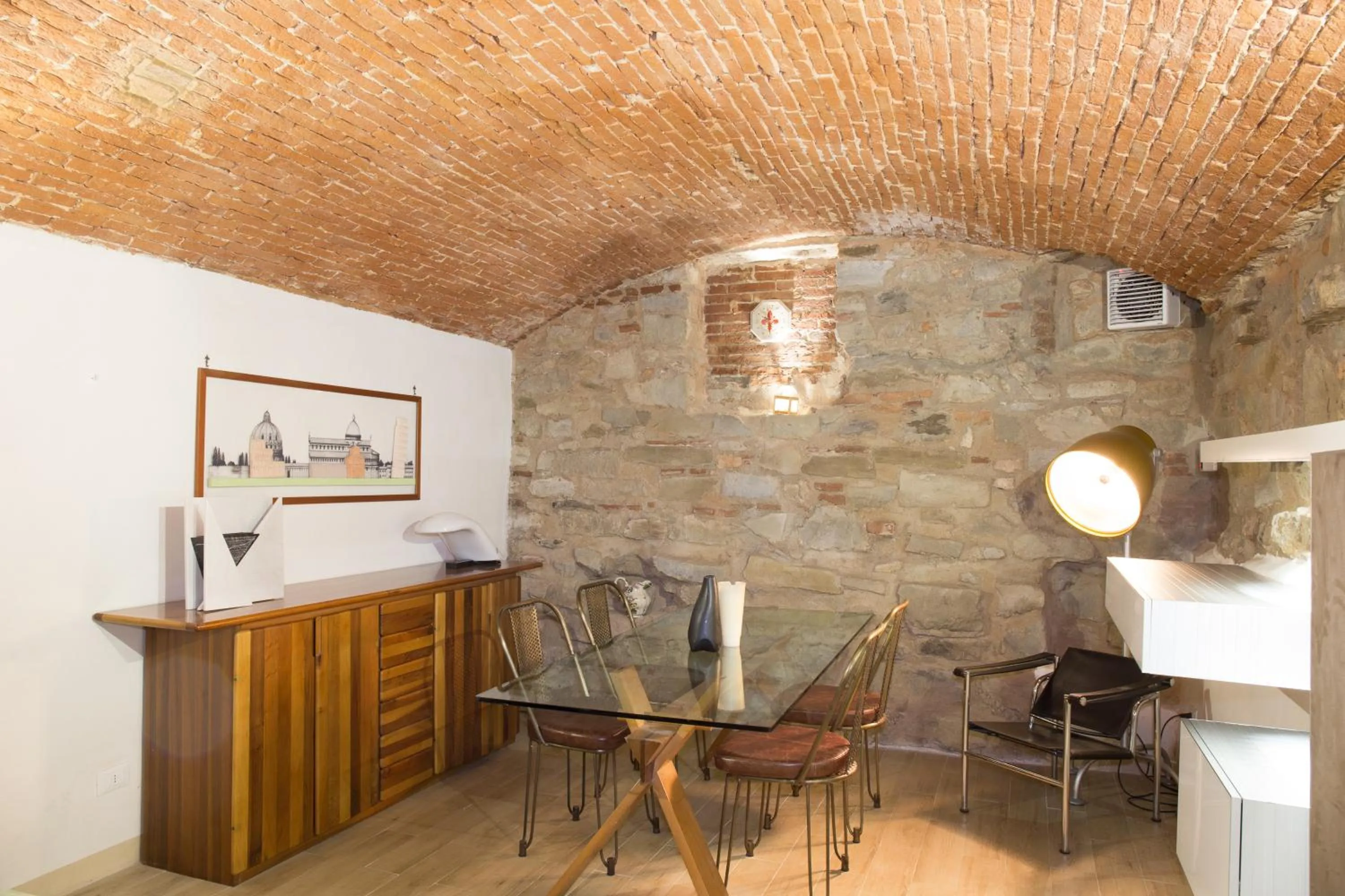 Dining area in Giglio Apartments by Mmega