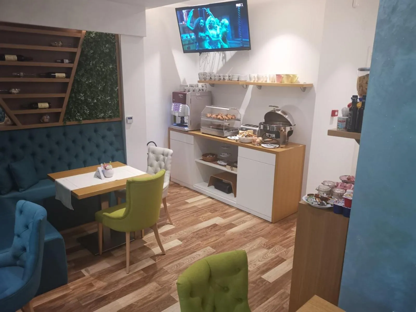 Breakfast in Hotel Alkima