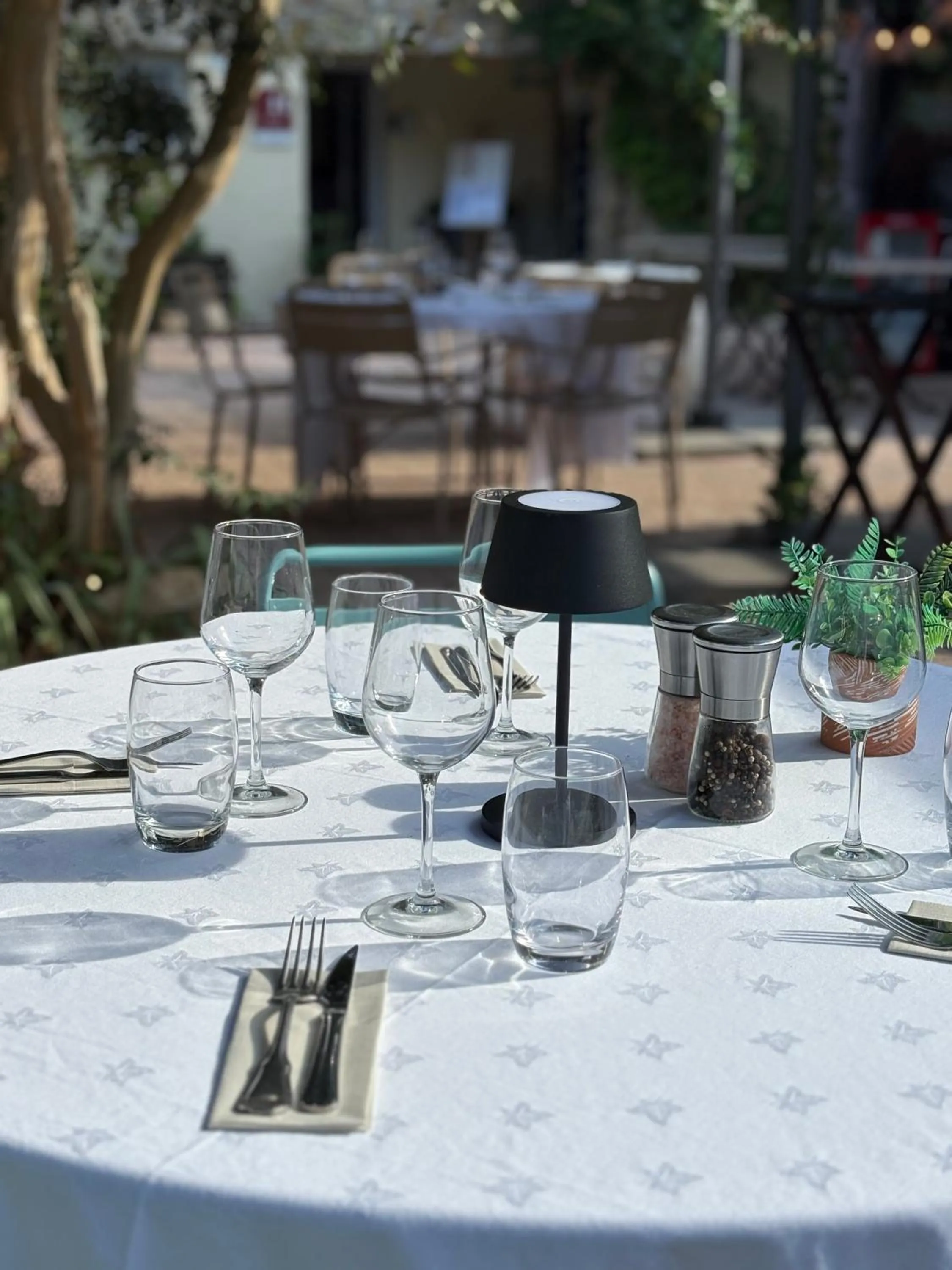 Restaurant/places to eat in Logis Hôtels La Bastide des Golfs