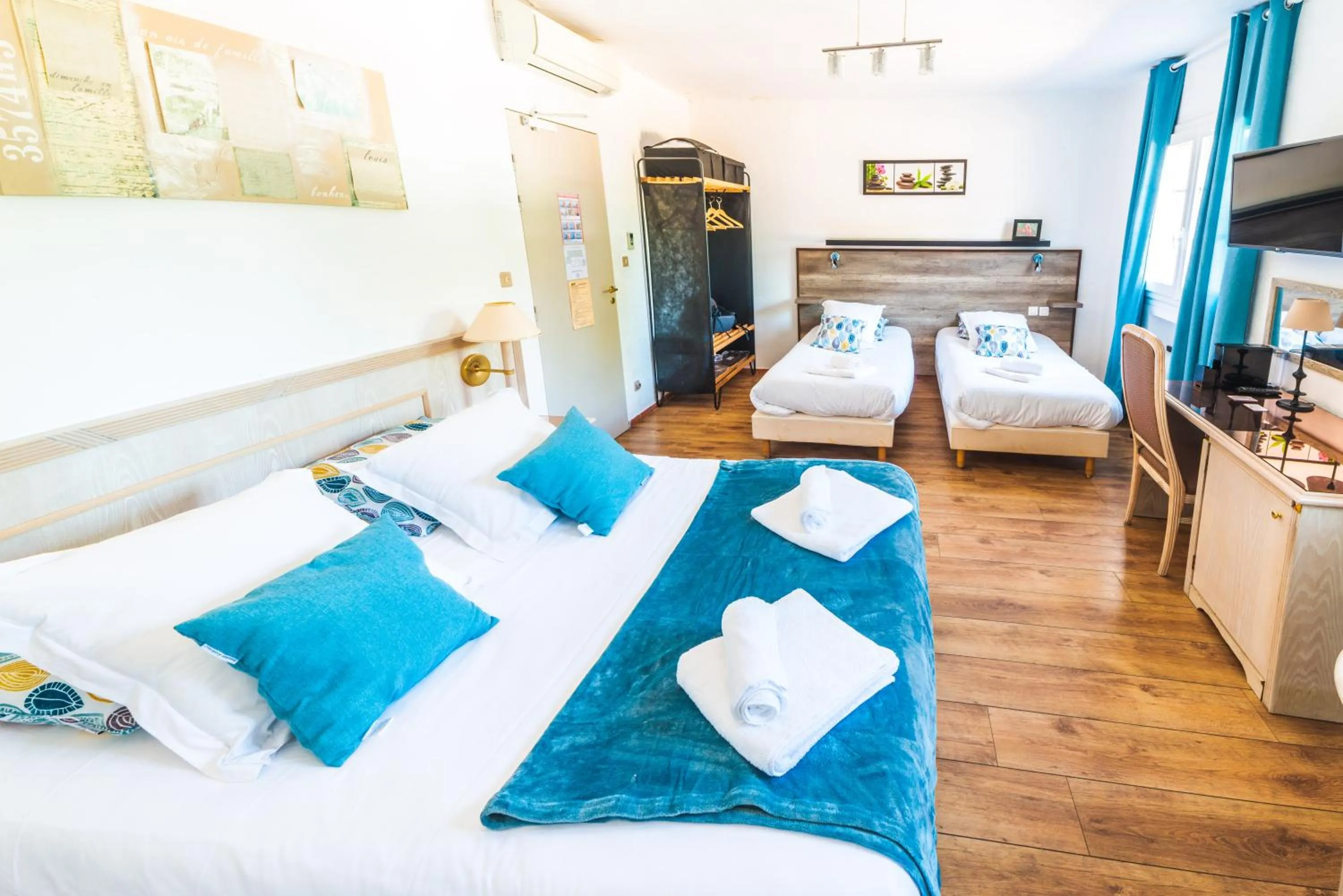 Bedroom, Bed in Logis Hôtels La Bastide des Golfs