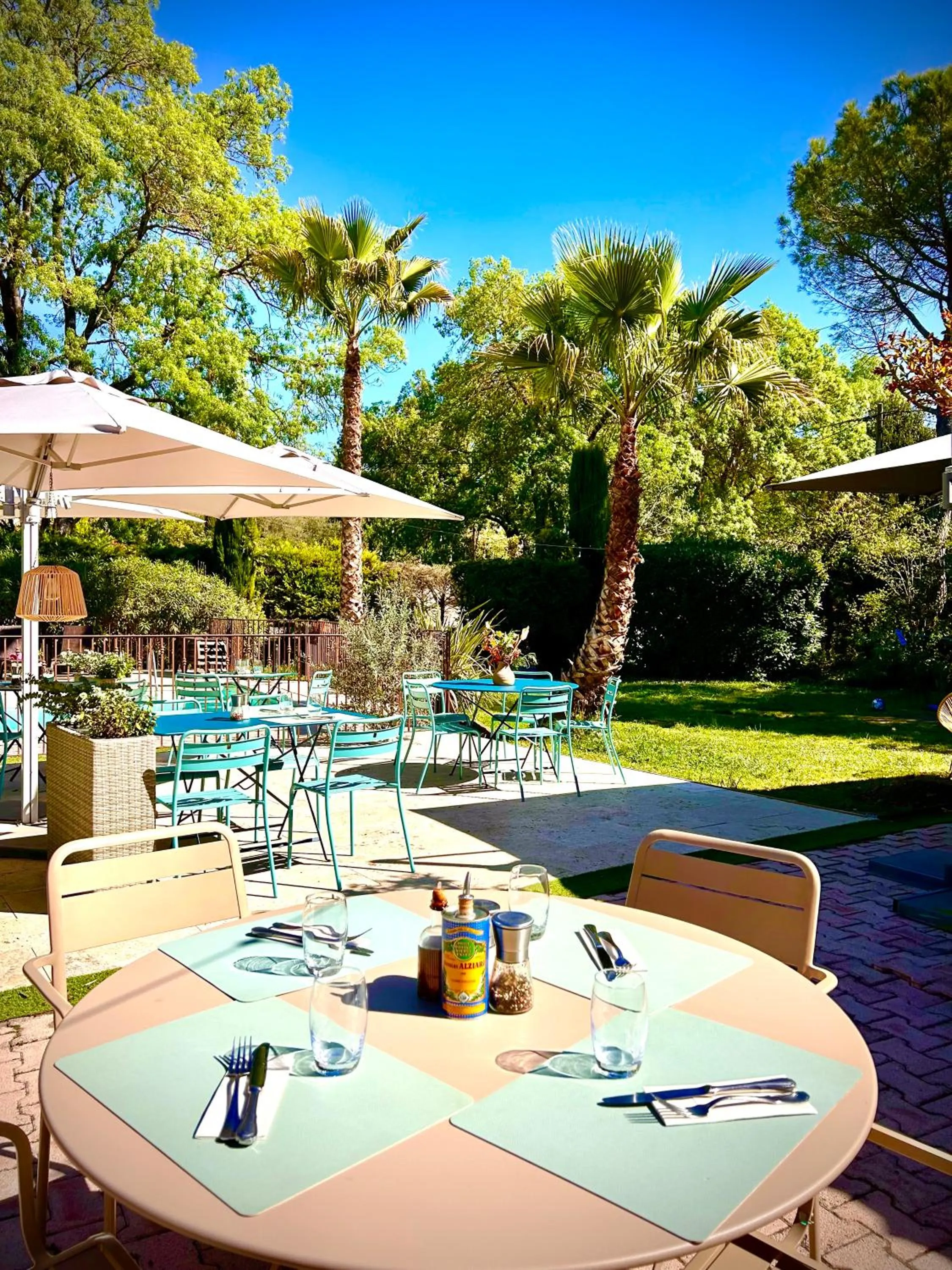 Restaurant/places to eat in Logis Hôtels La Bastide des Golfs